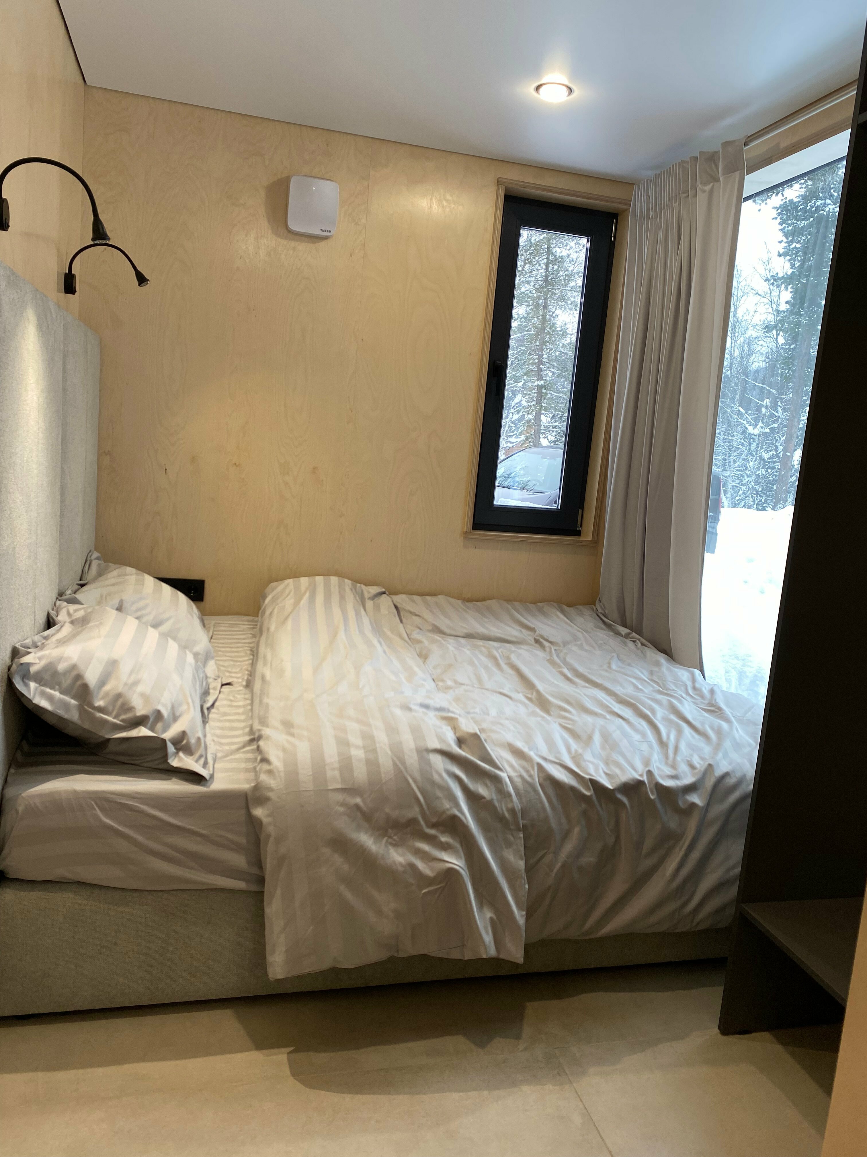 Дом с двумя спальнями и кухней-гостинной