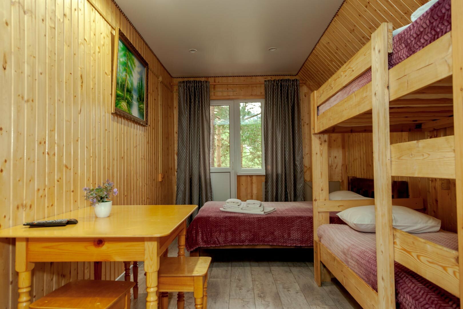 4-местный номер с балконом и с видом на горы