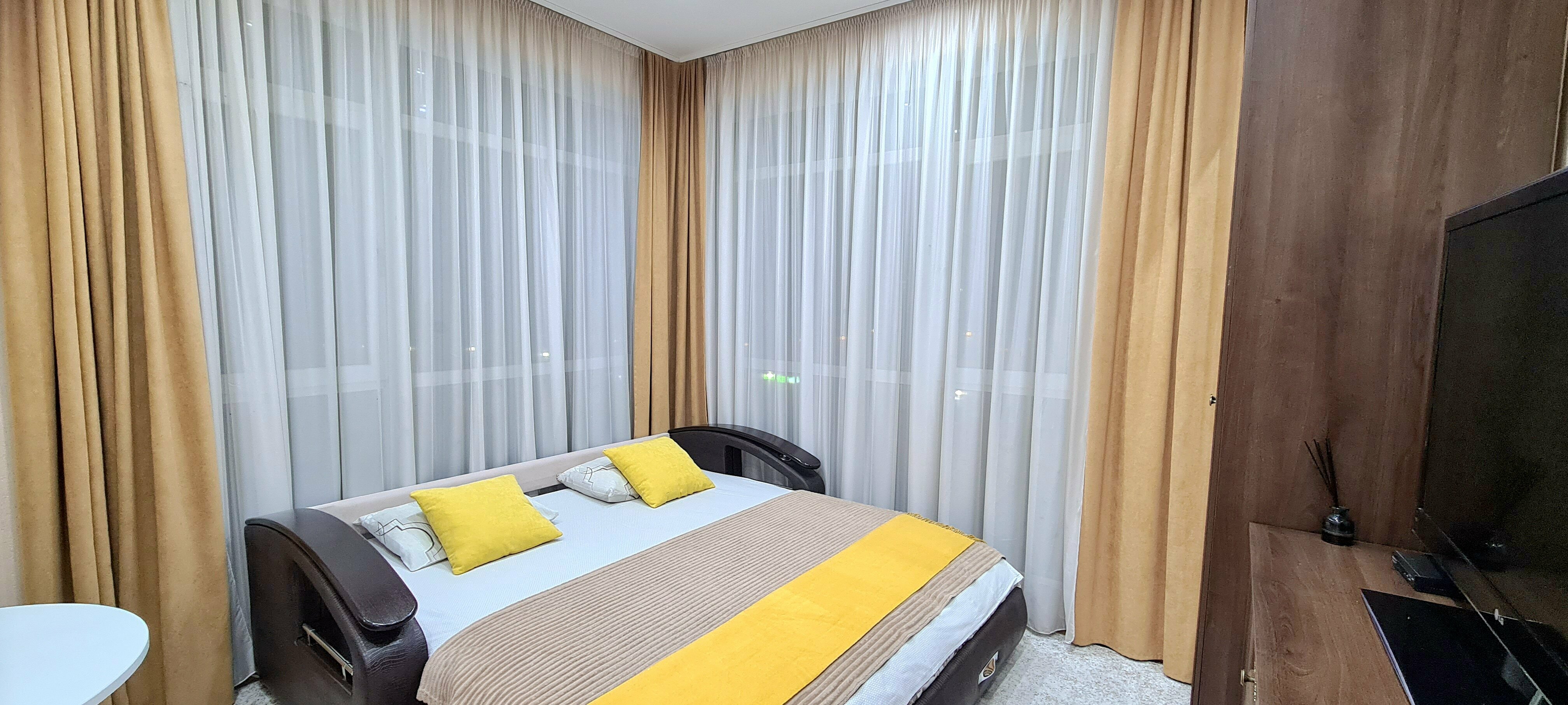 "Семейная гавань"  комфорт с мини-кухней и с двумя зонами отдыха (спальня + гостиная) с видом на город