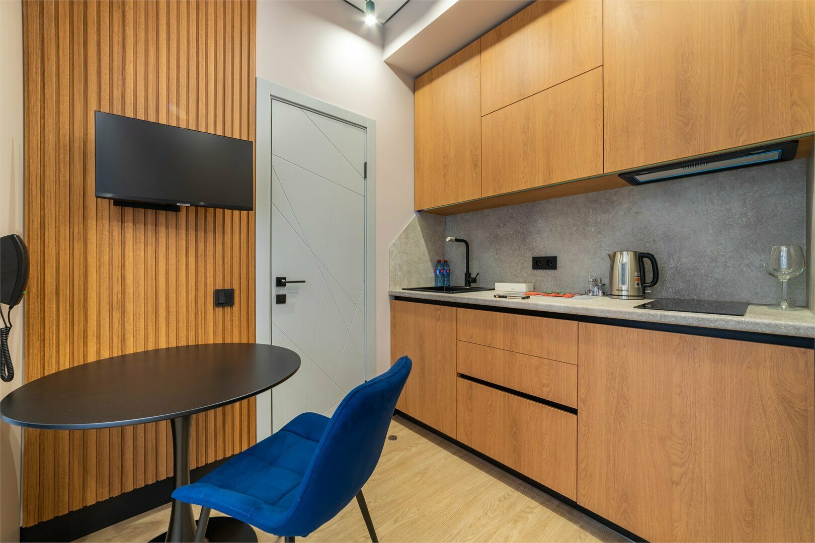 Апартамент с диваном