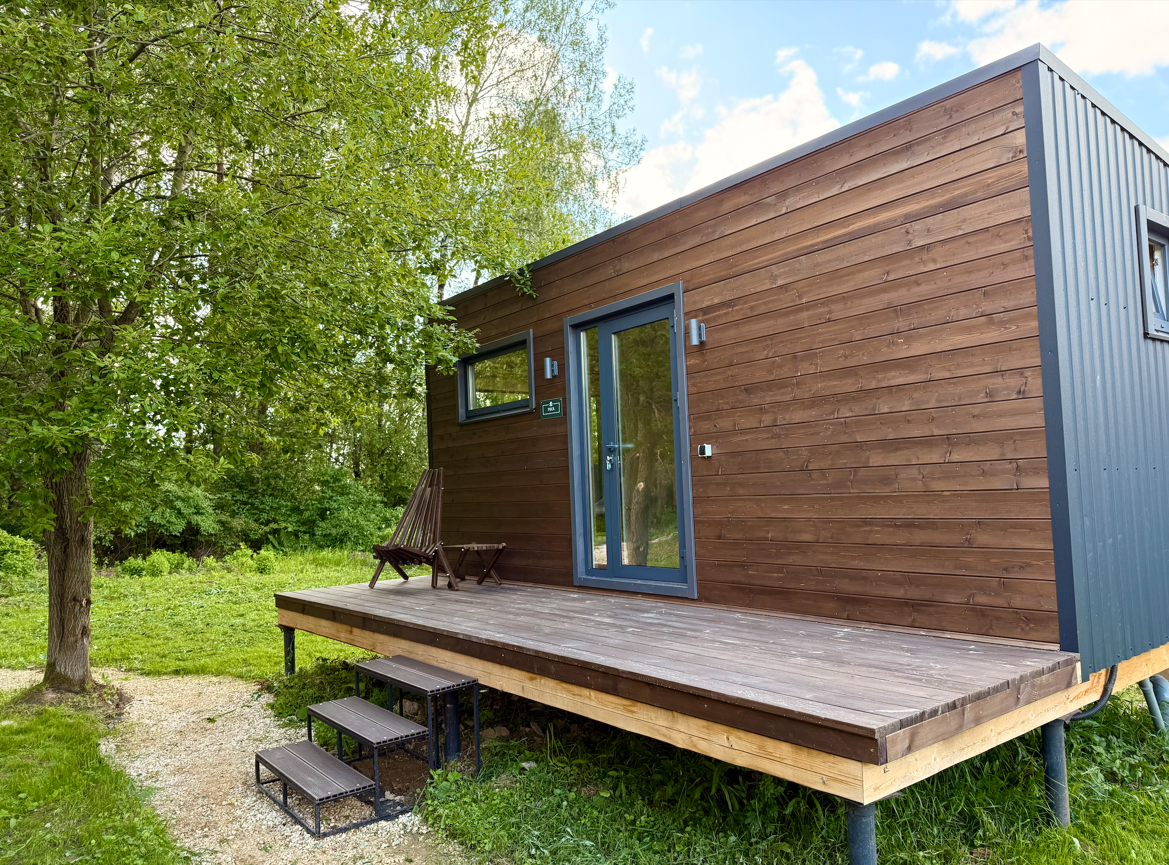 Двухместный домик "Роса" с видом на лес