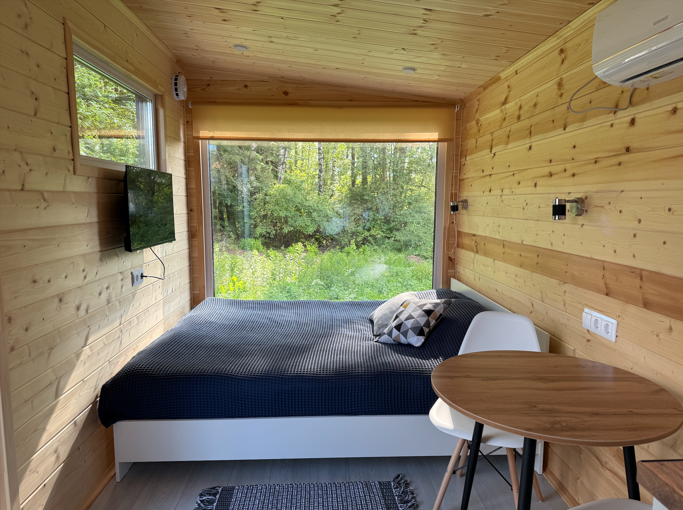 Двухместный домик "Роса" с видом на лес