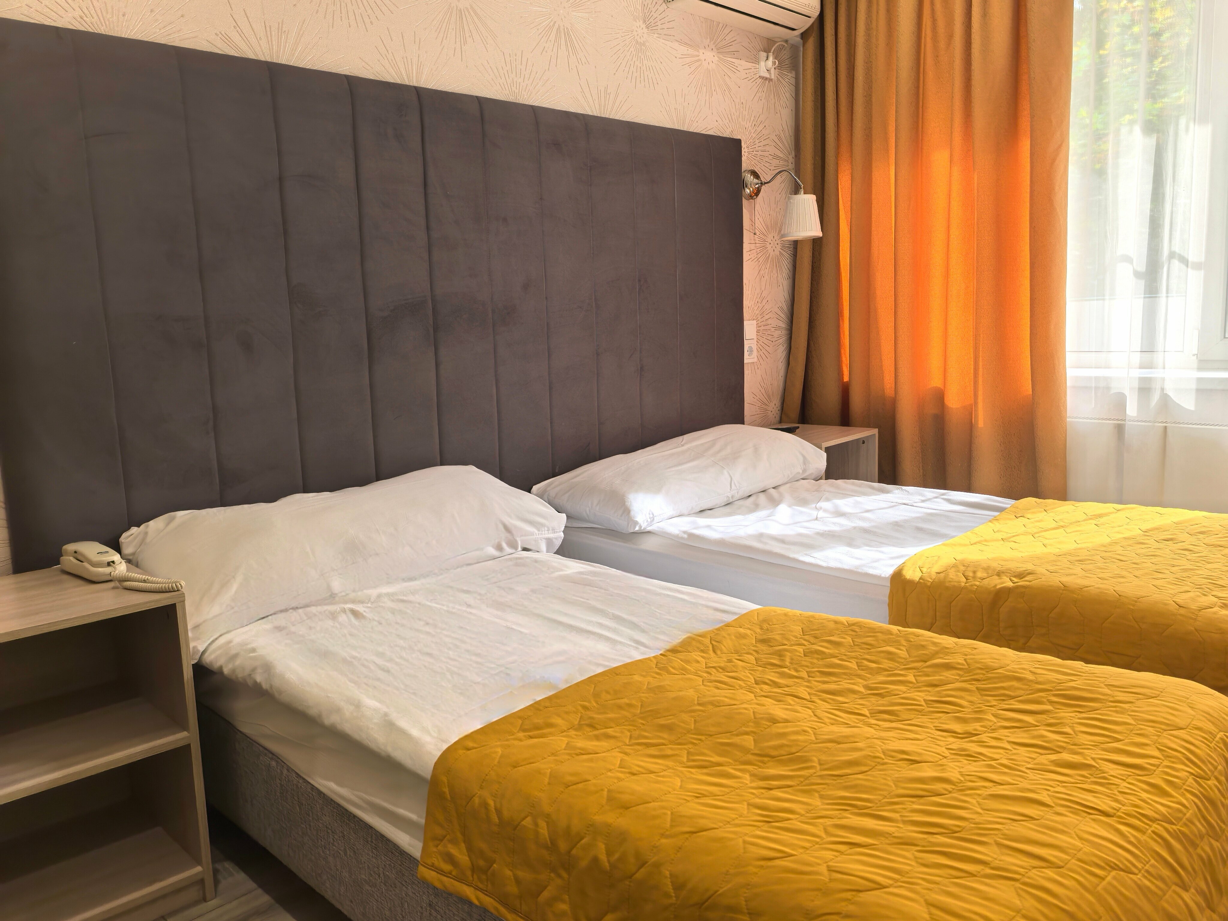 Двухместный номер с 2 отдельными кроватями и балконом