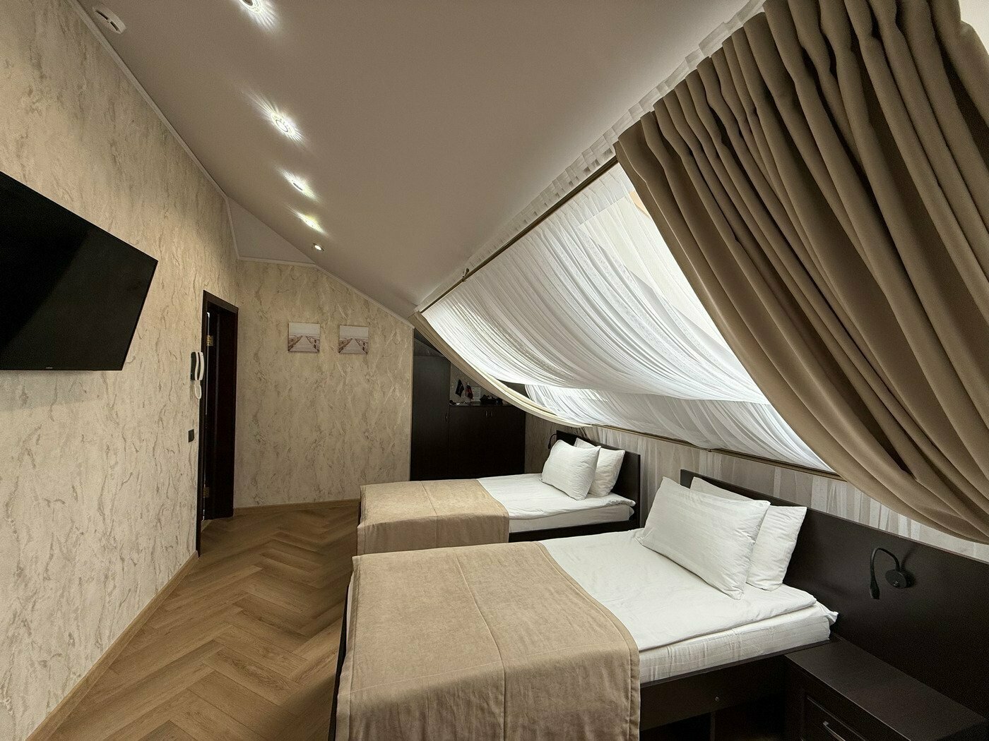 Номер Комфорт с кроватью King- size  или 2 раздельные кровати