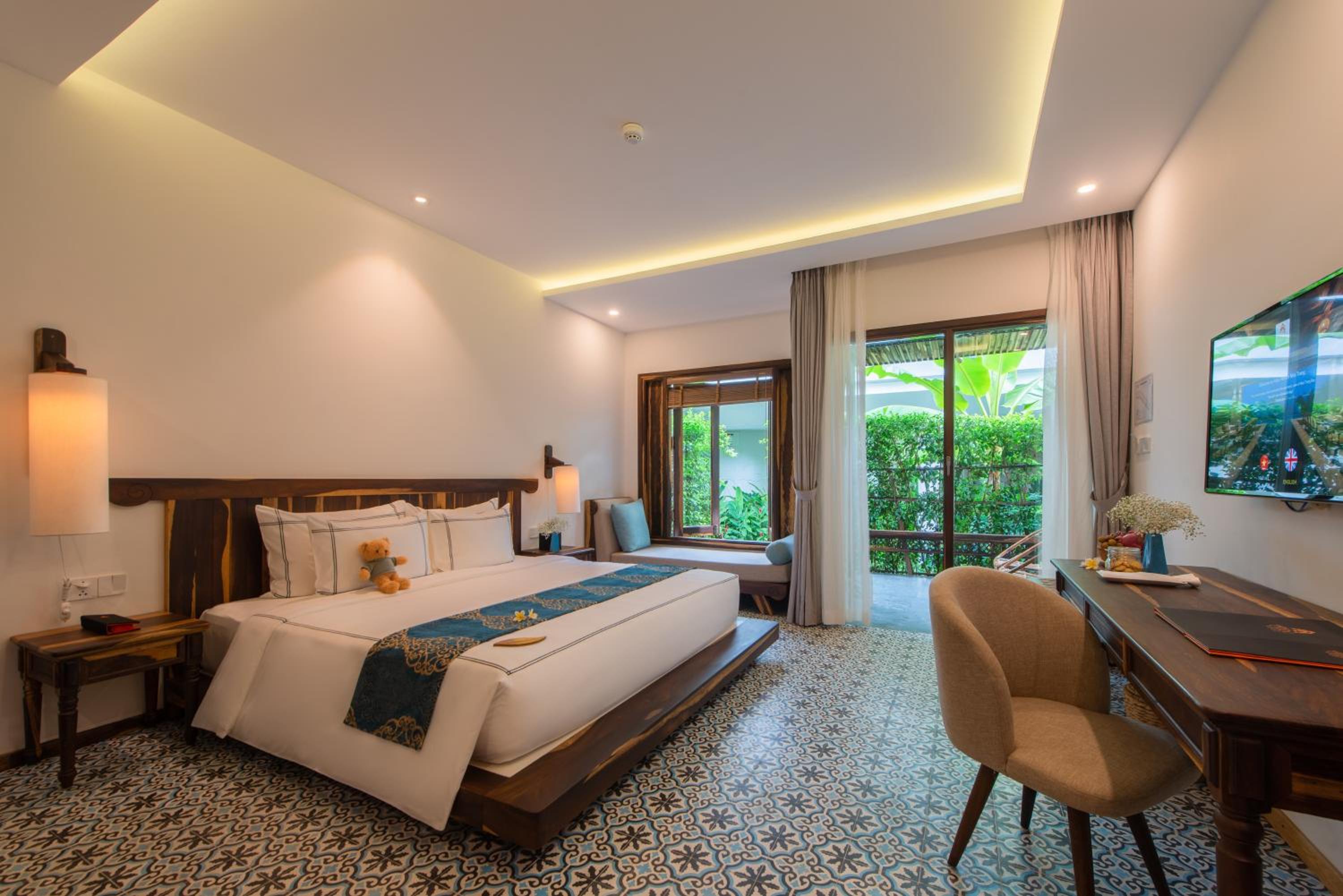 Bungalow with Garden View