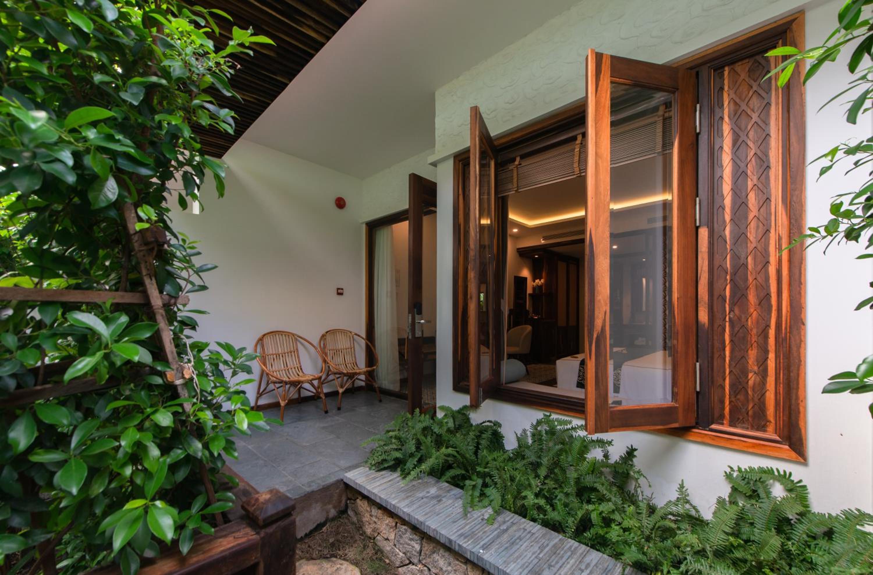 Bungalow with Garden View