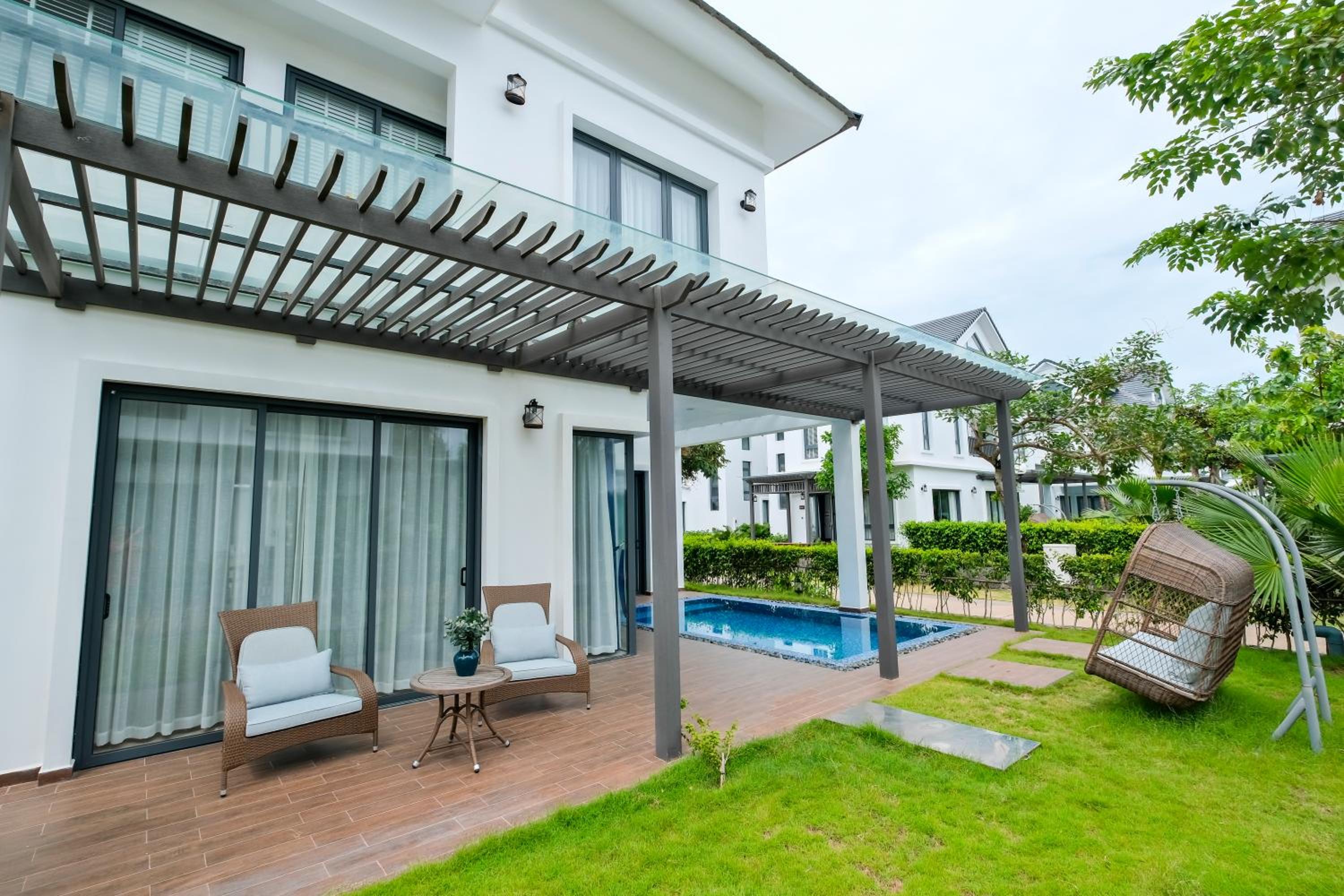  Three-Bedroom Villa with Garden View