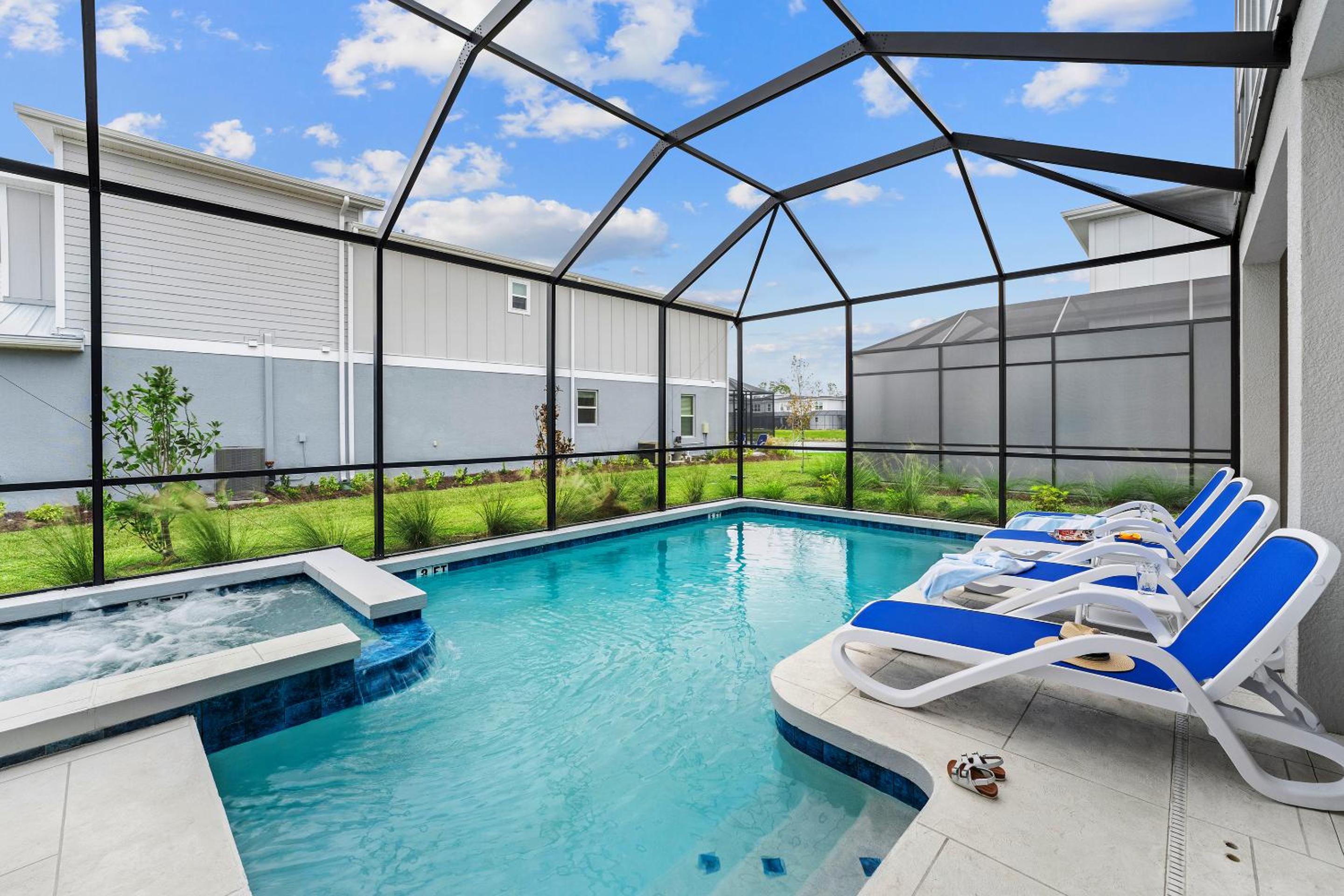 7 Bedroom Estate with Private Pool & Kitchen