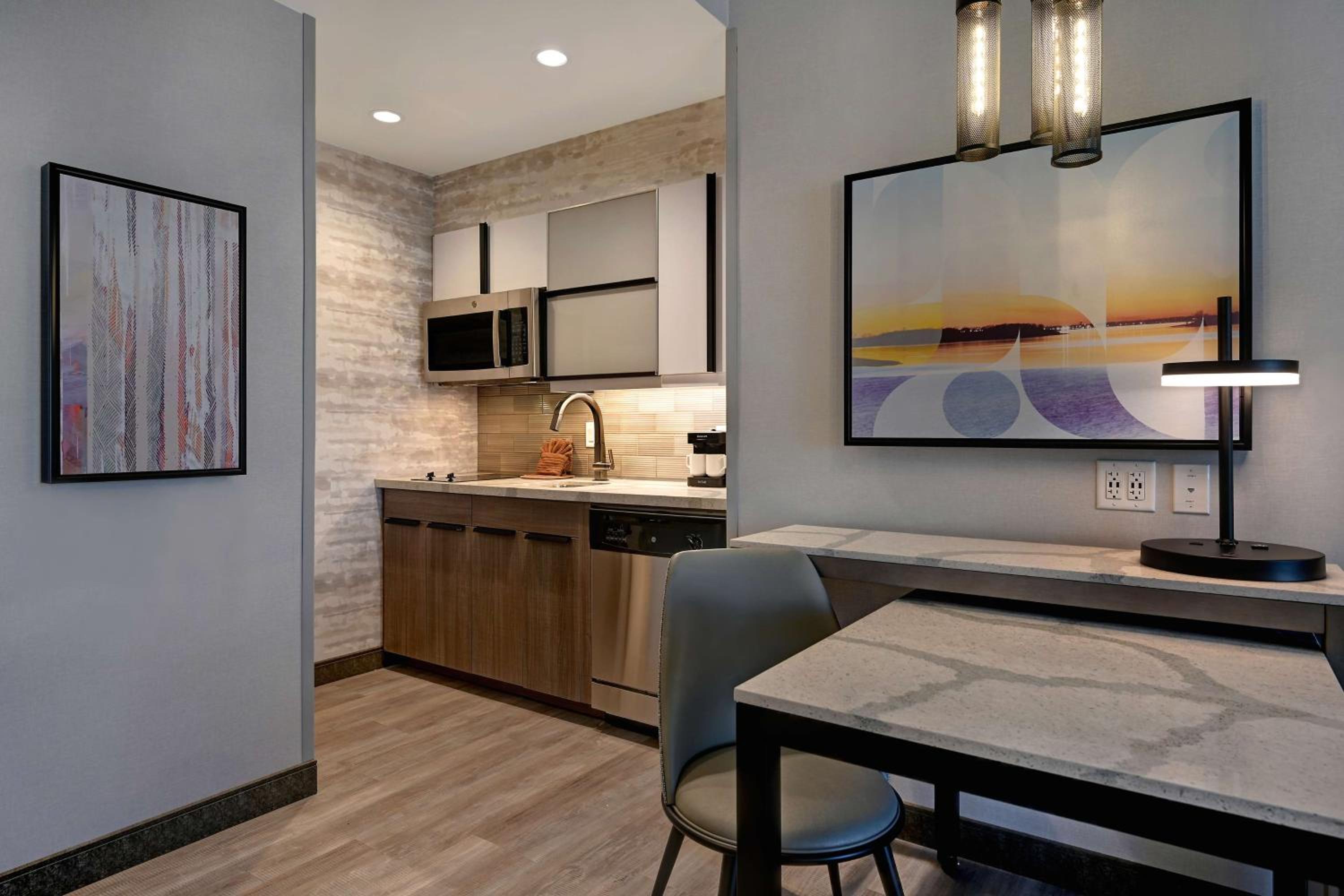 Corner King Studio Suite