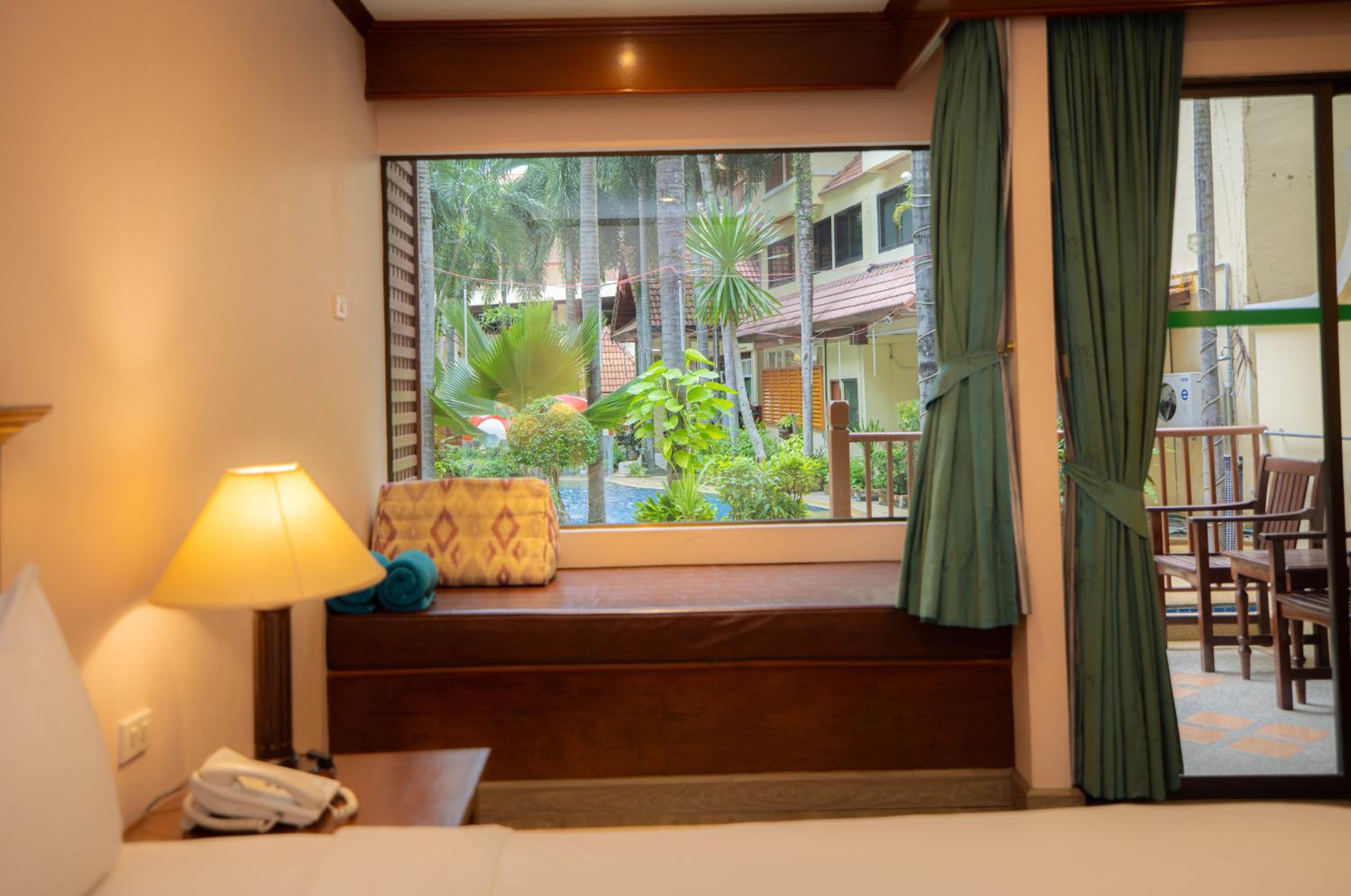 Poolside Access King Room