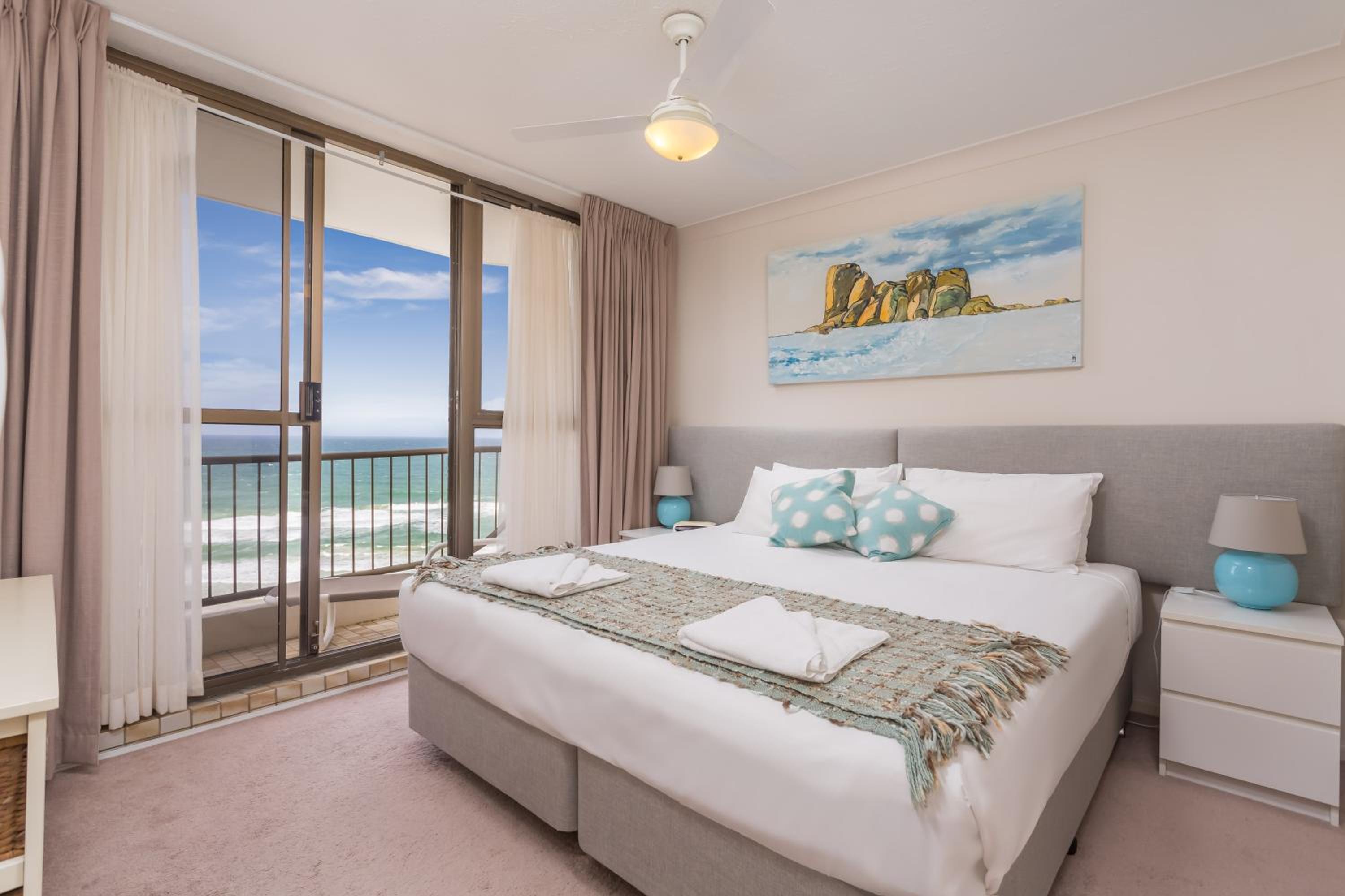 One-Bedroom Ocean View Apartment