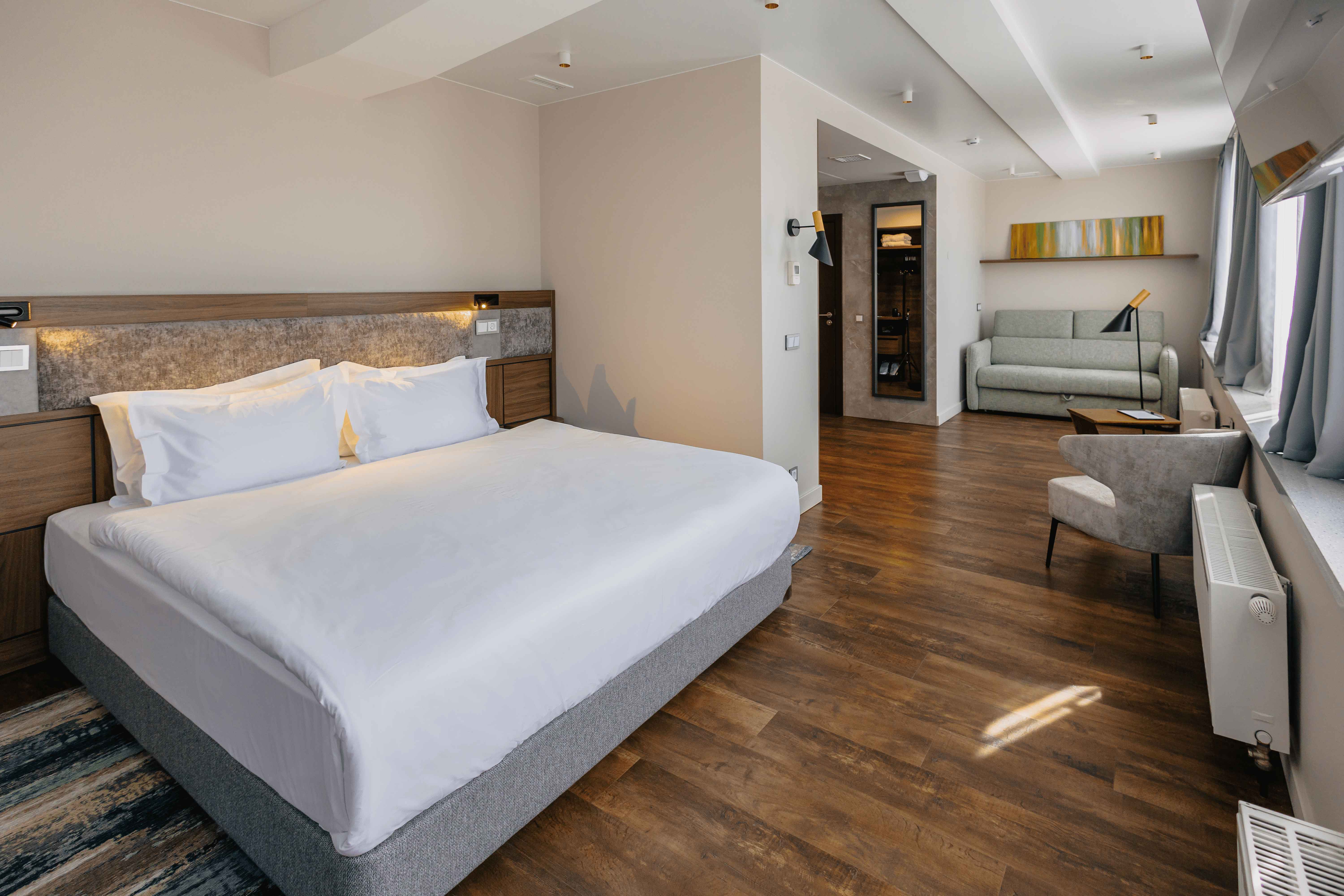 Джуниор Сюит Бизнес