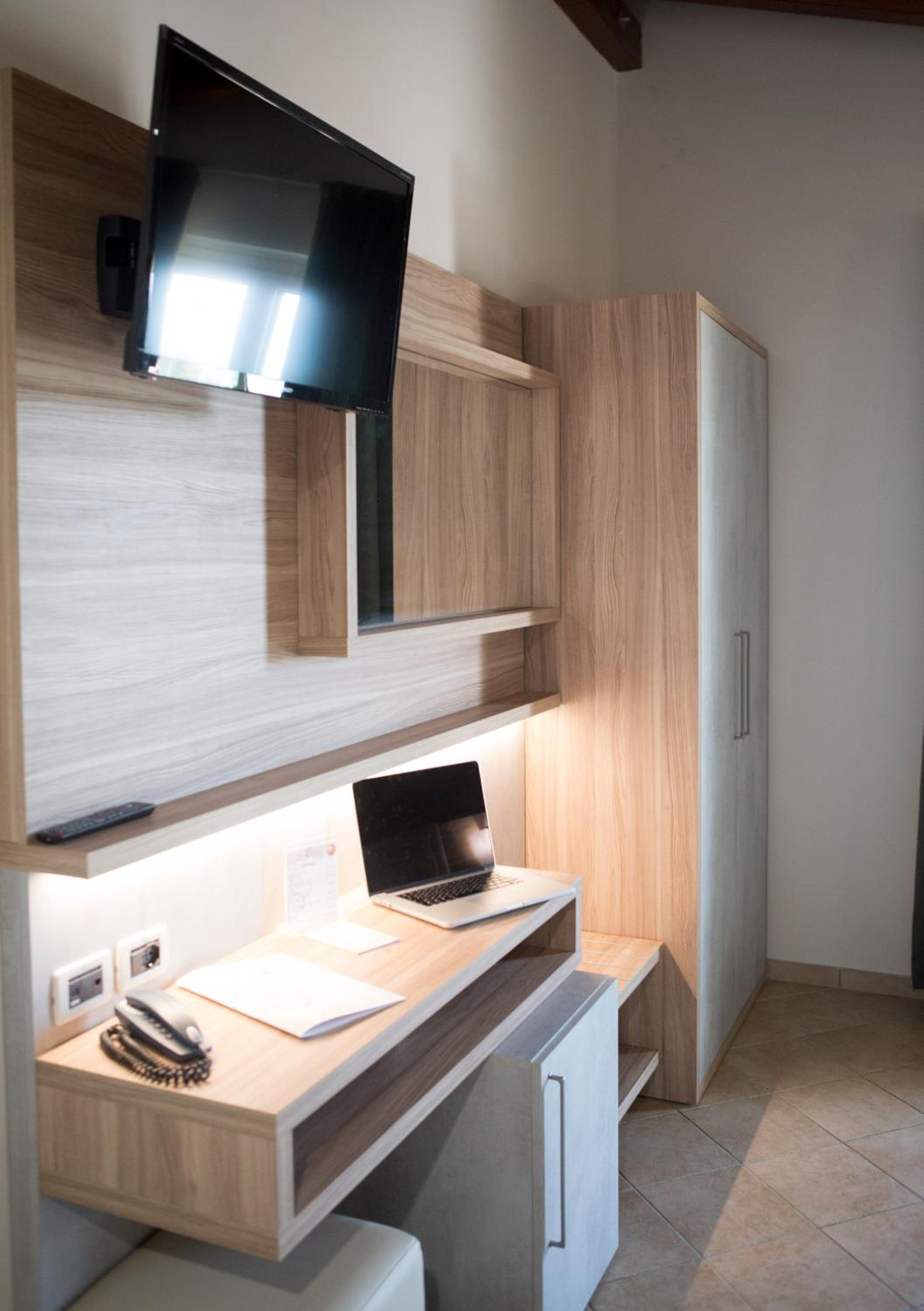 Deluxe Double Room with Balcony and Sea View