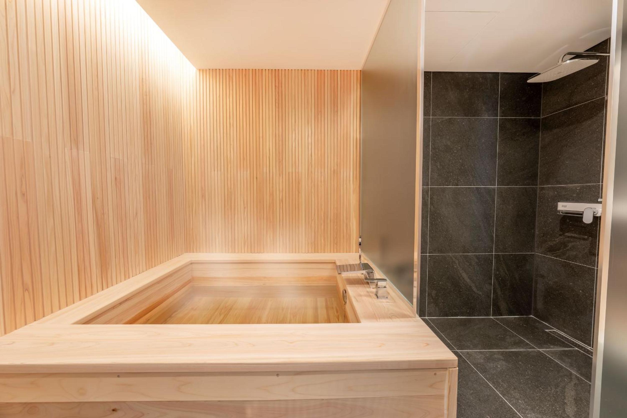 Queen Room with Spa Bath