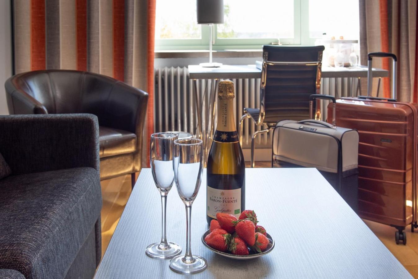 Family Room (2 Adults + 2 Children)