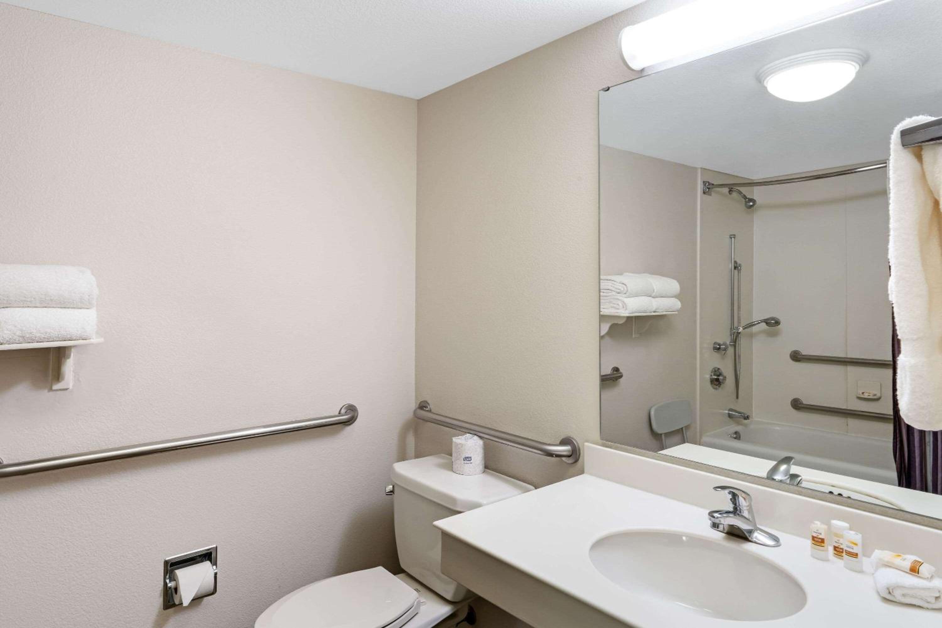 Double Room with Two Double Beds - Disability Access