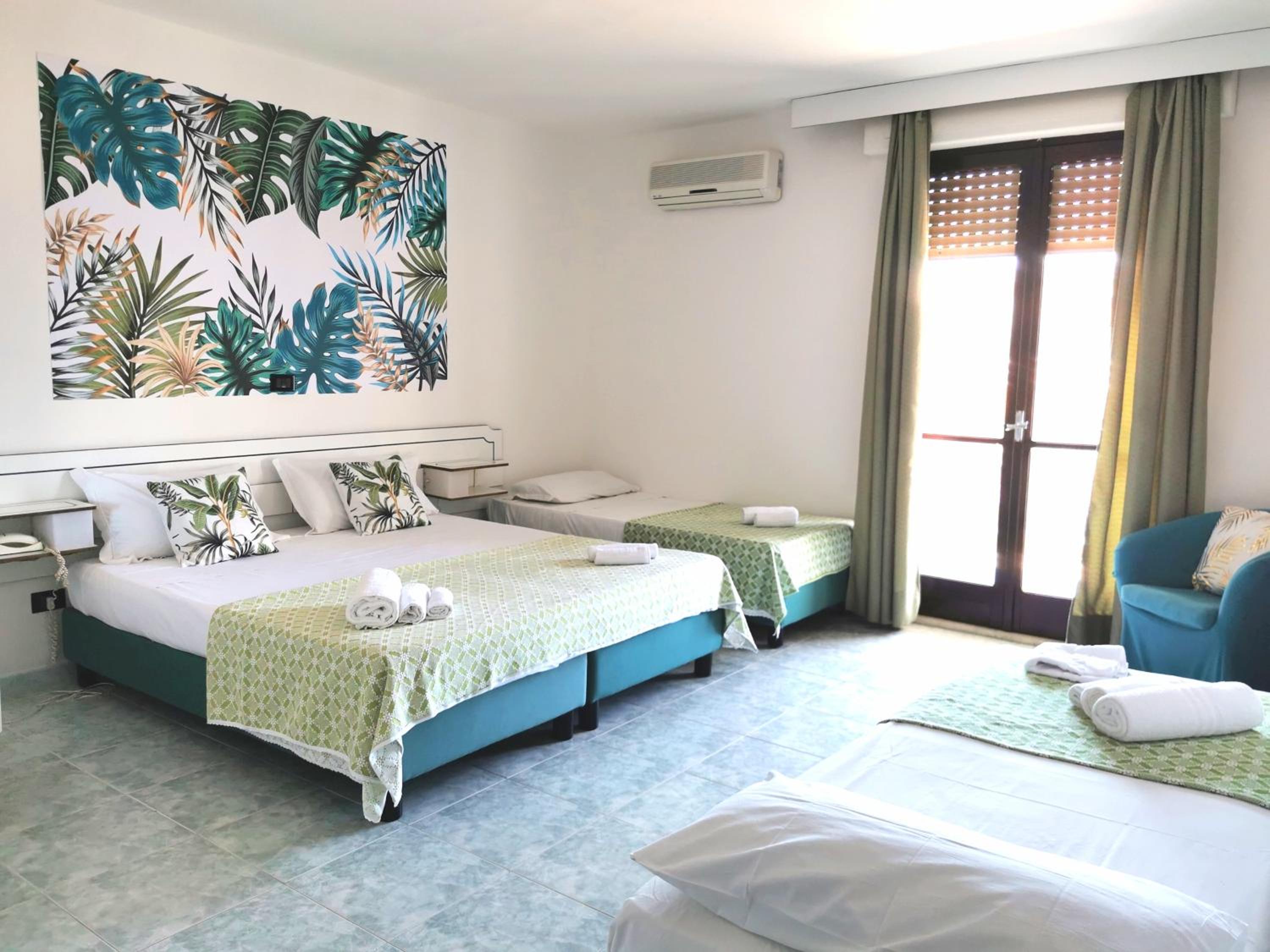 Quadruple Room with Sea View