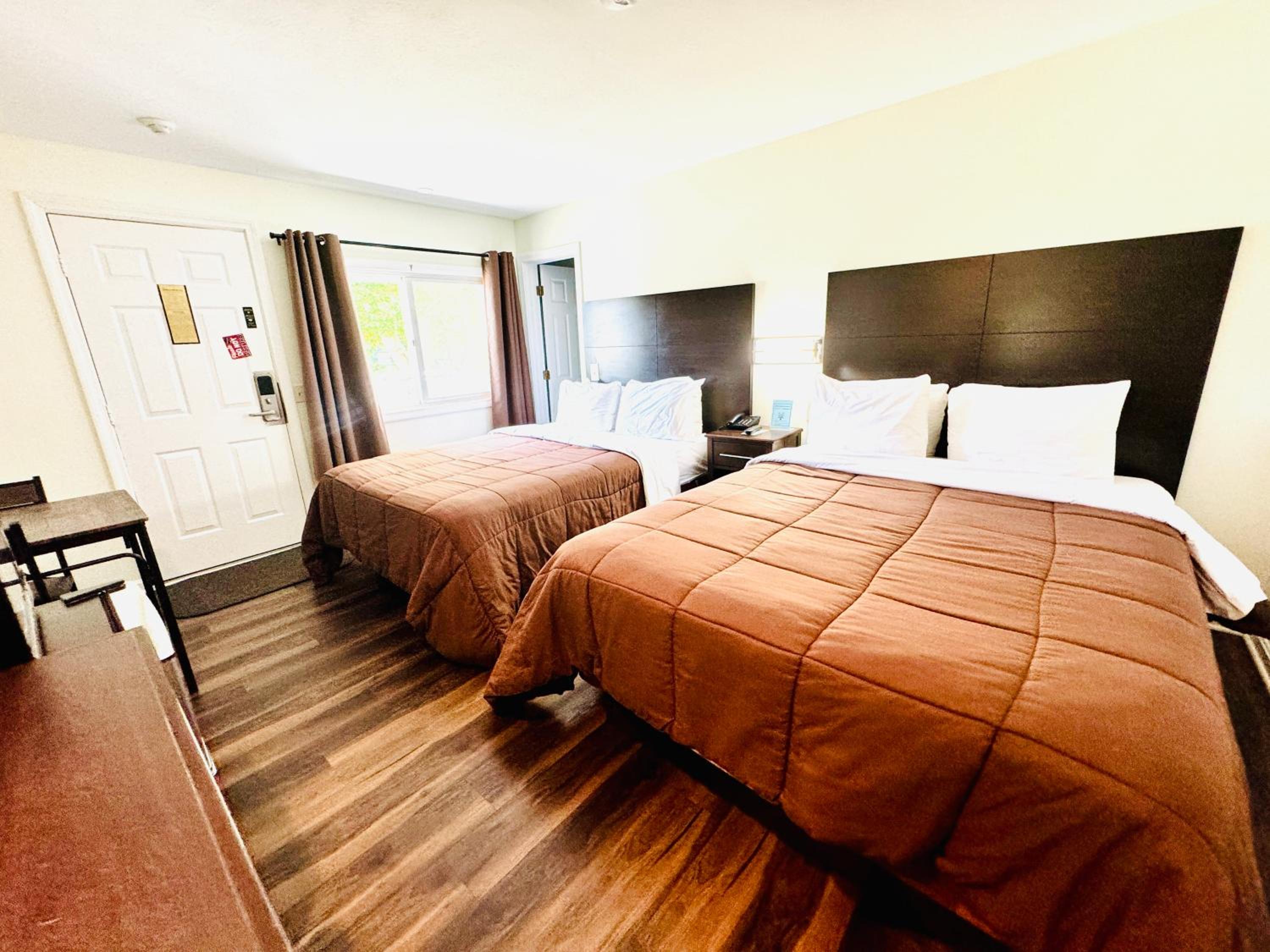 Economy Queen Room with Two Queen Beds 