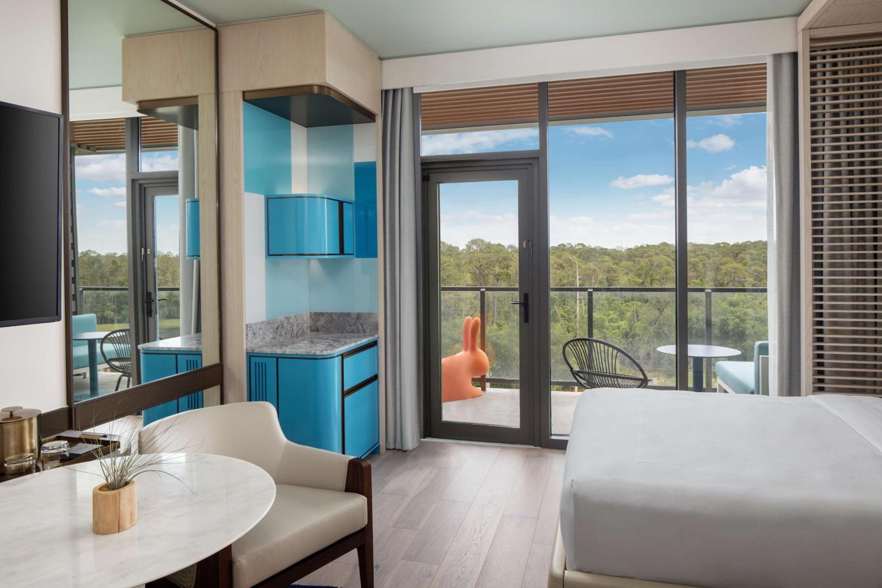 Deluxe Queen Room with Balcony