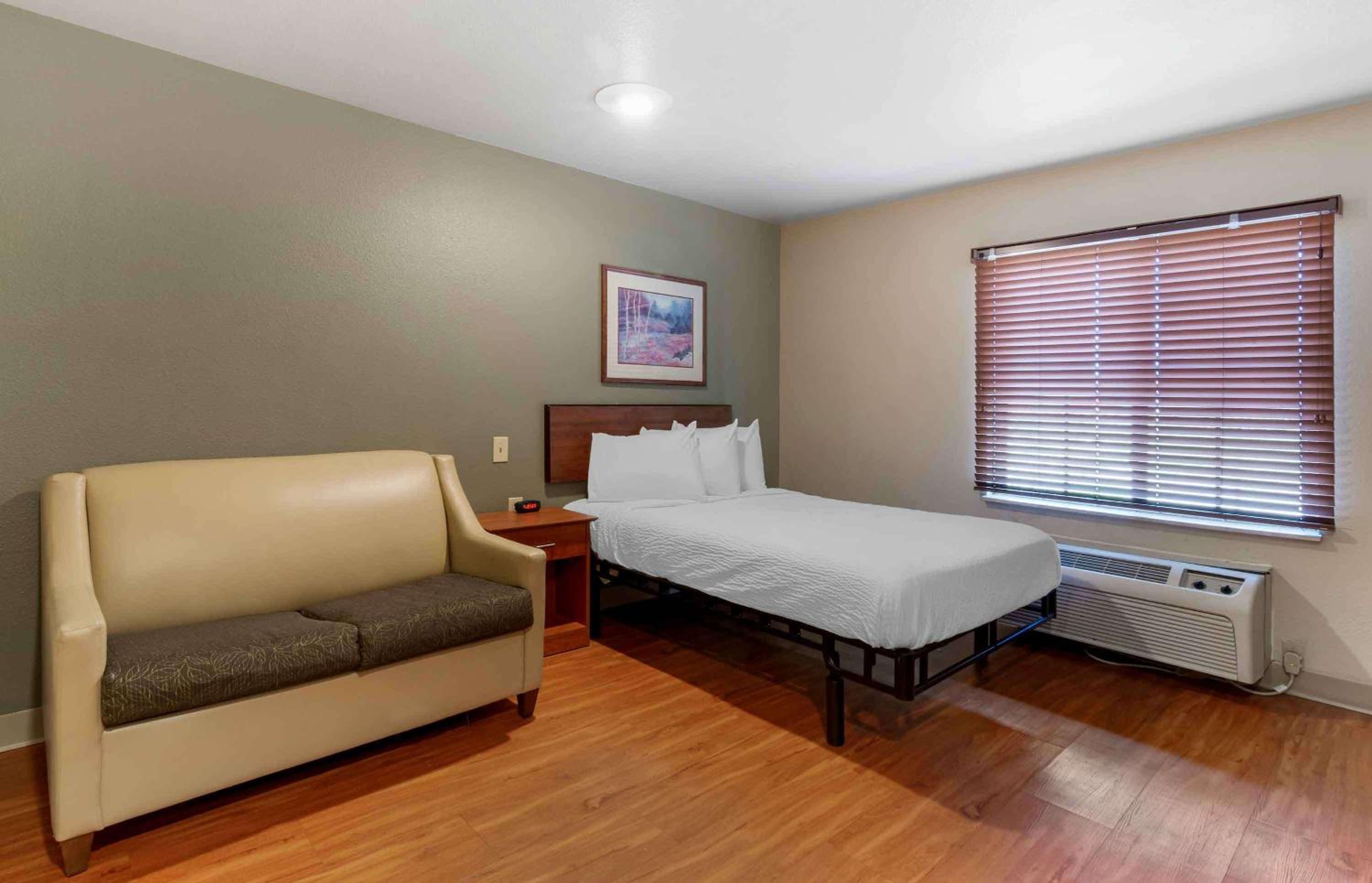 Standard Double Room with Tub - Disability Access/Non-Smoking