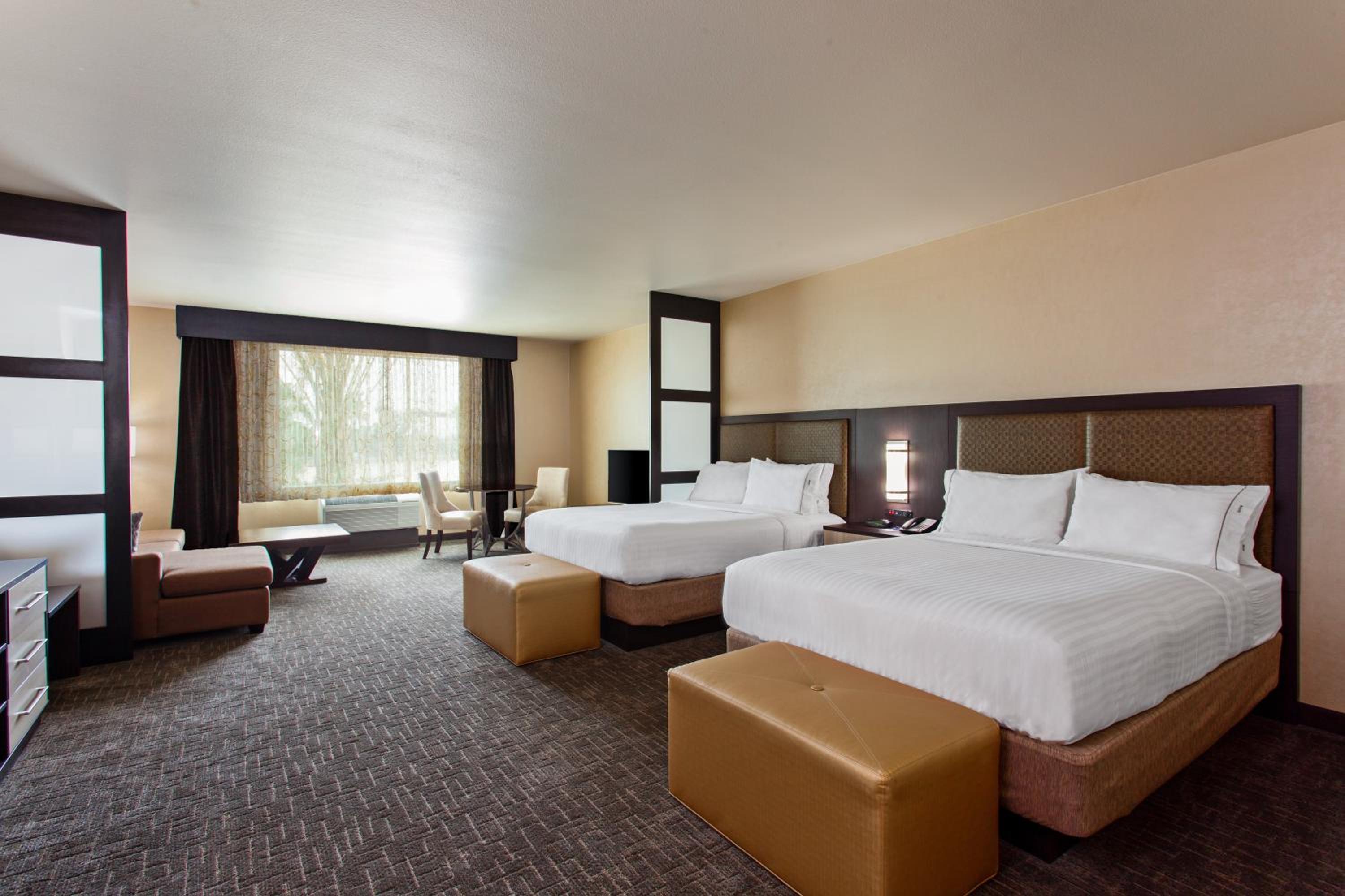 One-Bedroom Twin Suite