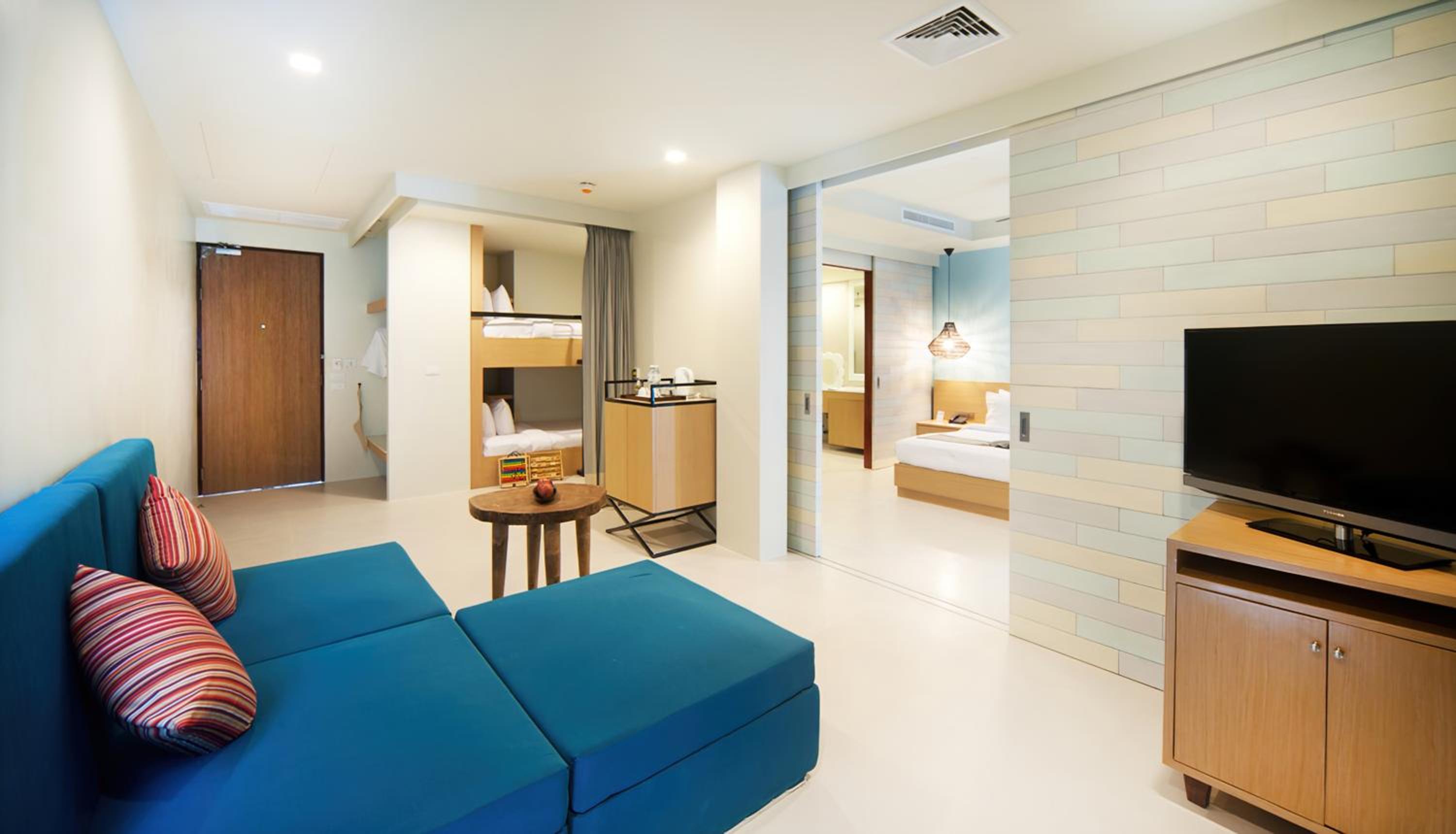 Kids' Suite with Pool View