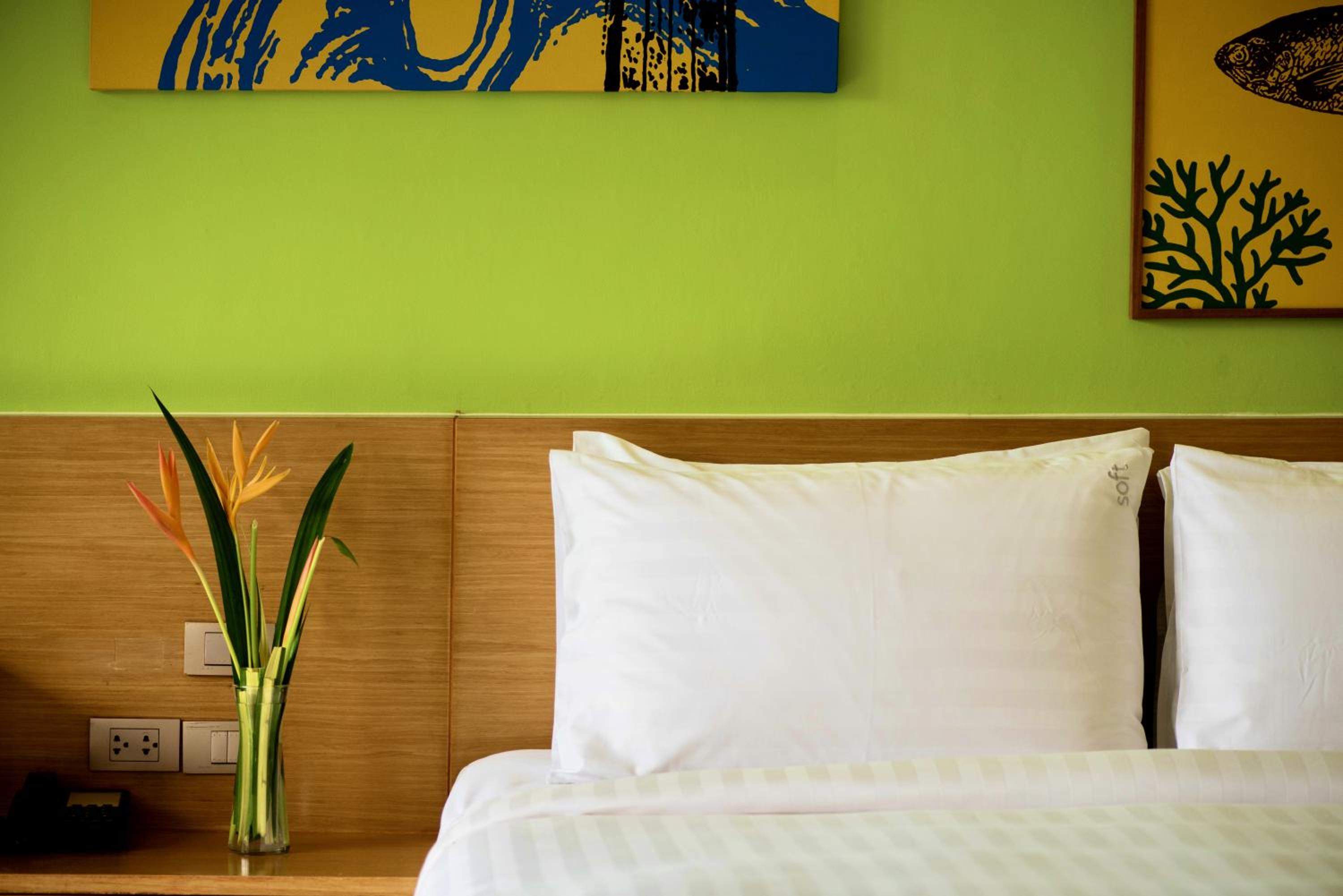 Kids' Suite with Pool View