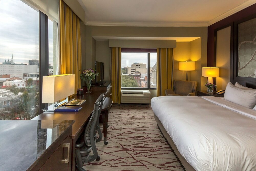 Room, 1 King Bed, City View, Corner