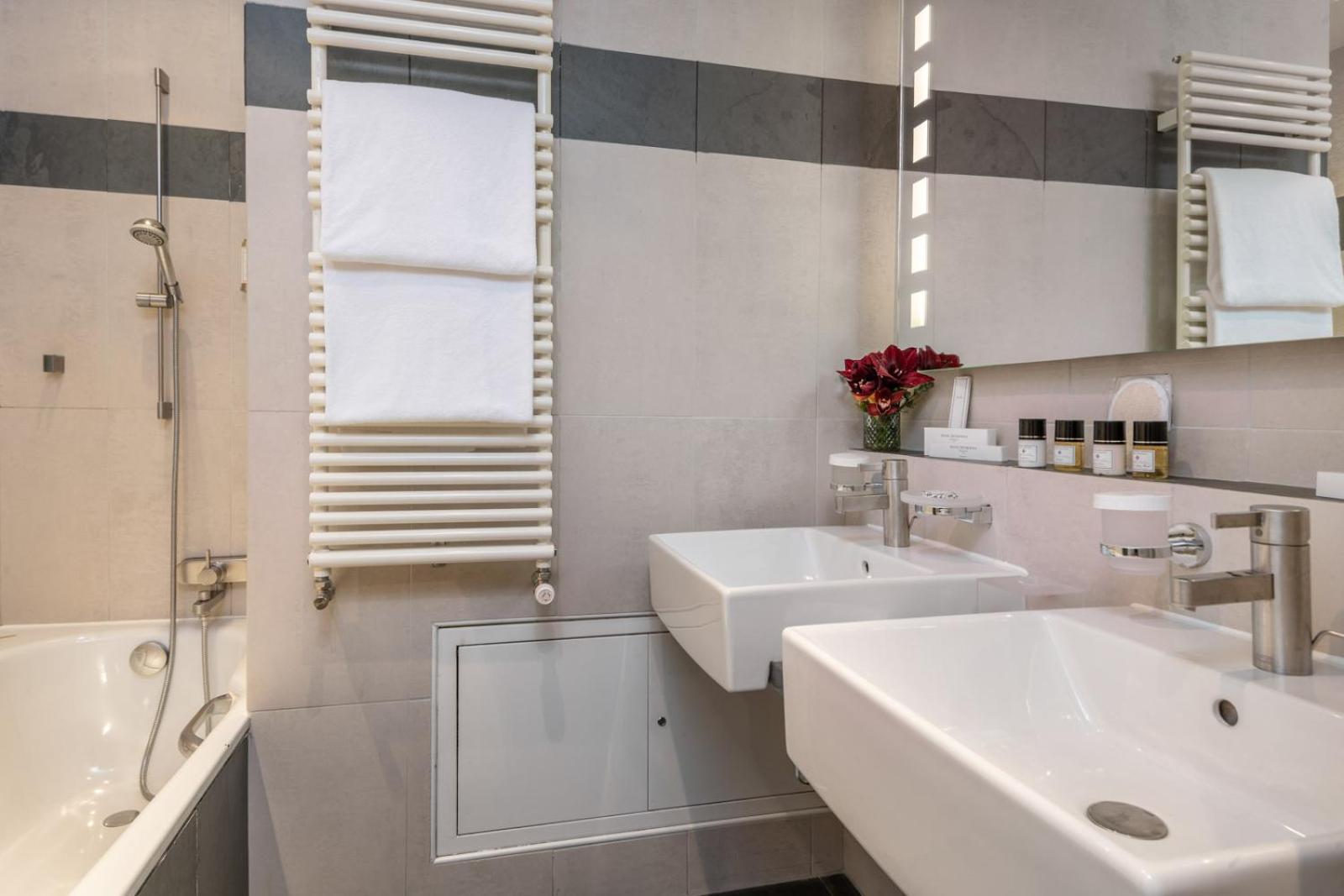 King Room with Lake View