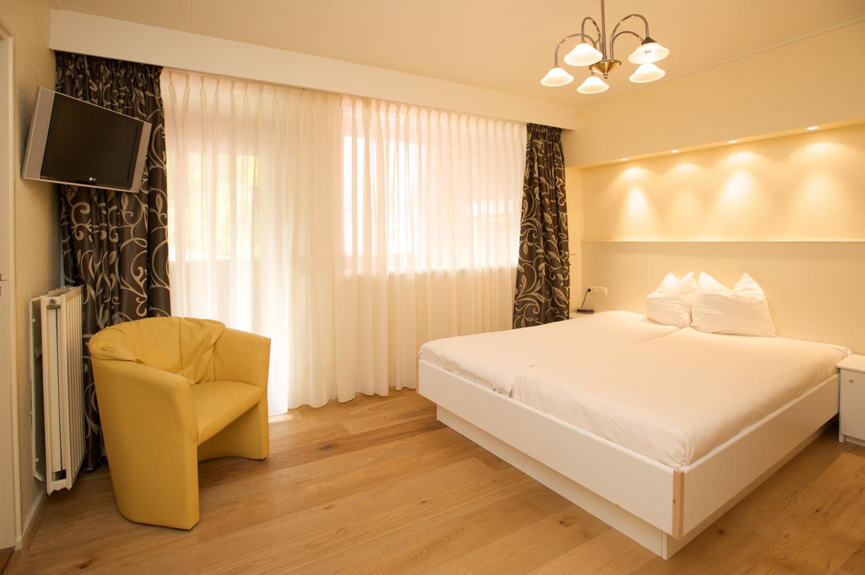 Family Room (2 Adults + 2 Children)