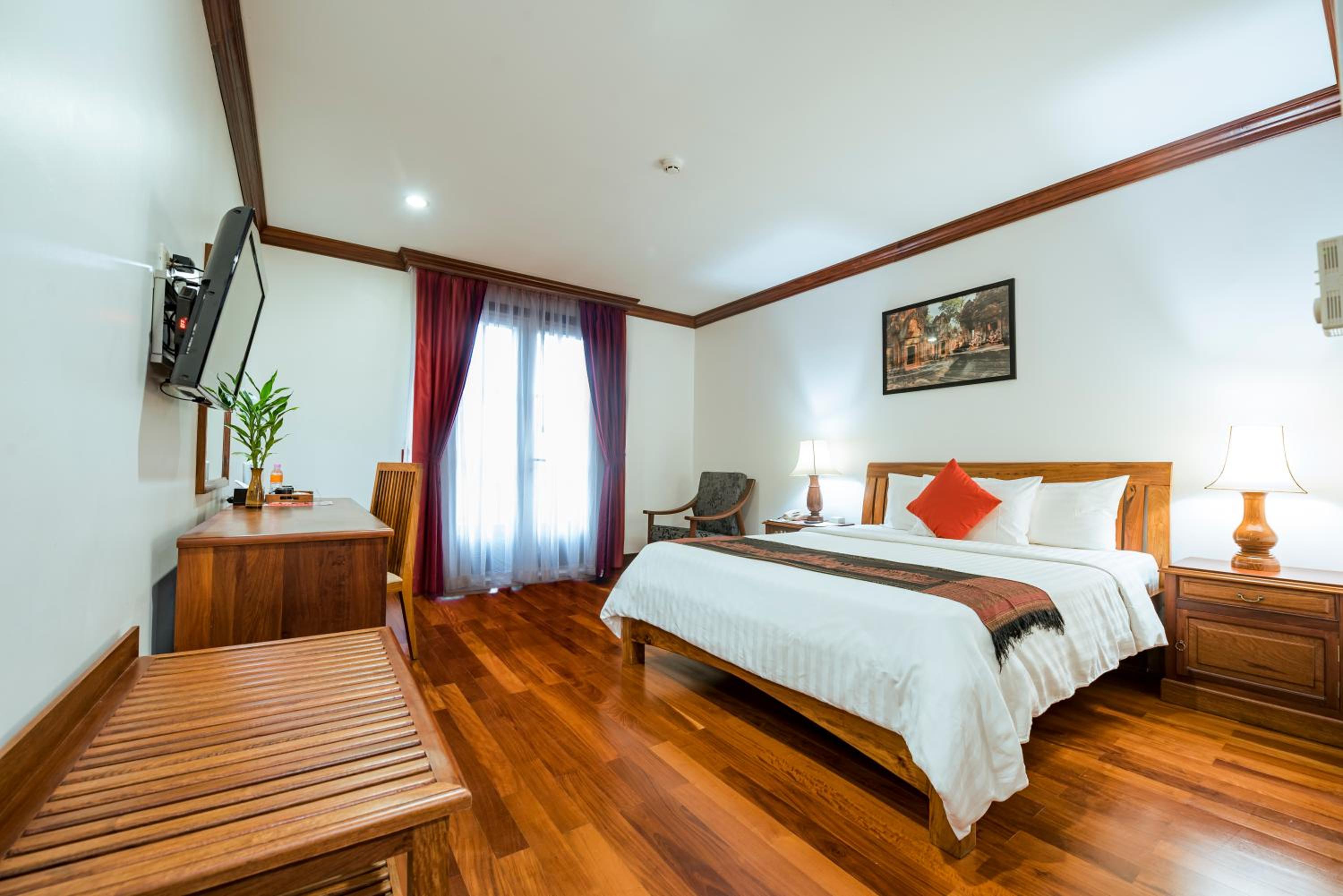 Deluxe King Room with Balcony