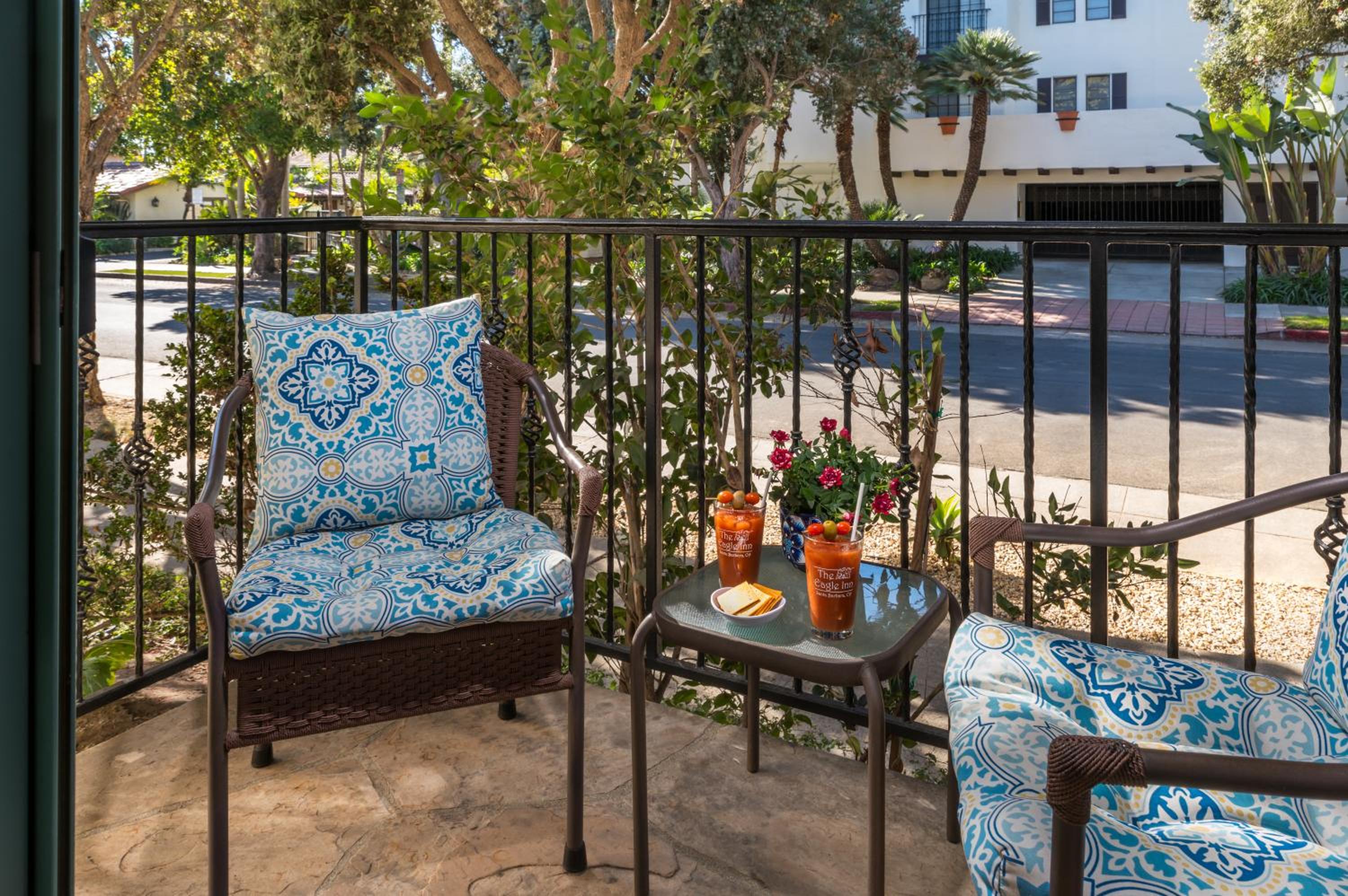 Deluxe King Room with Two Person Soaking Tub
