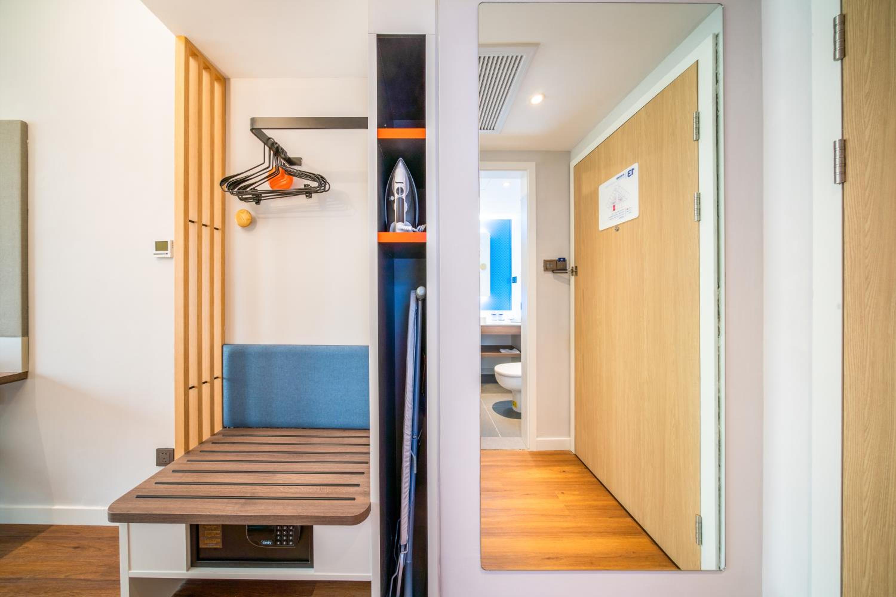 Standard Twin Room with Lake View