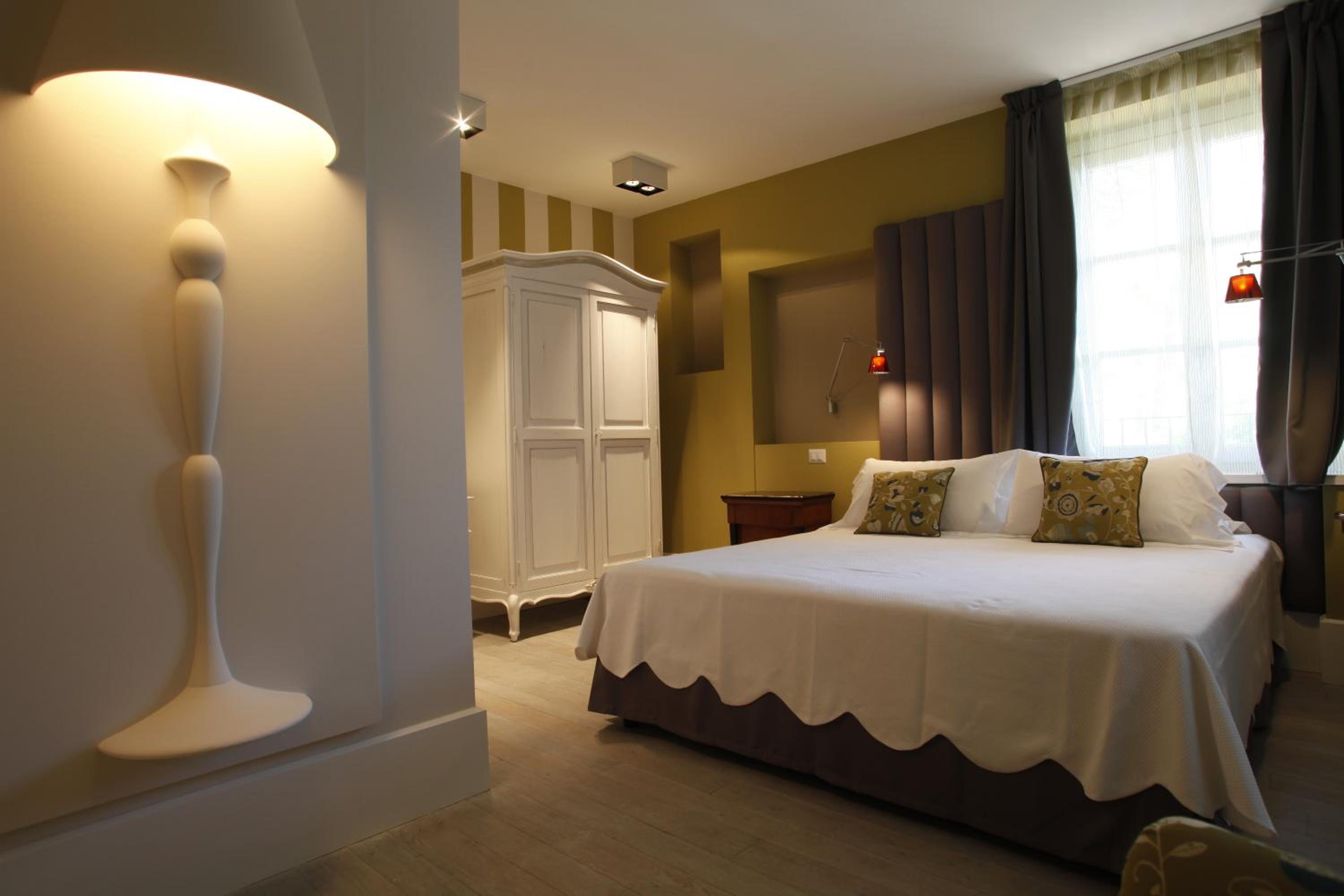 Superior Double Room with Balcony and Lake View