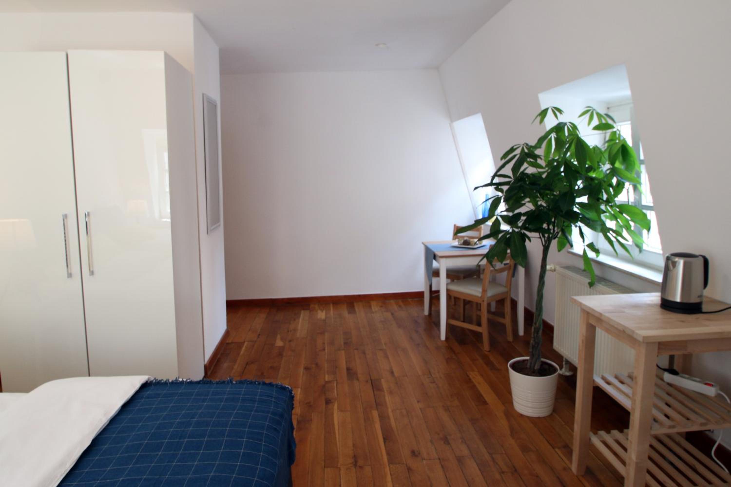 Studio Apartment with Kingsize Bed (annex) 2.OG