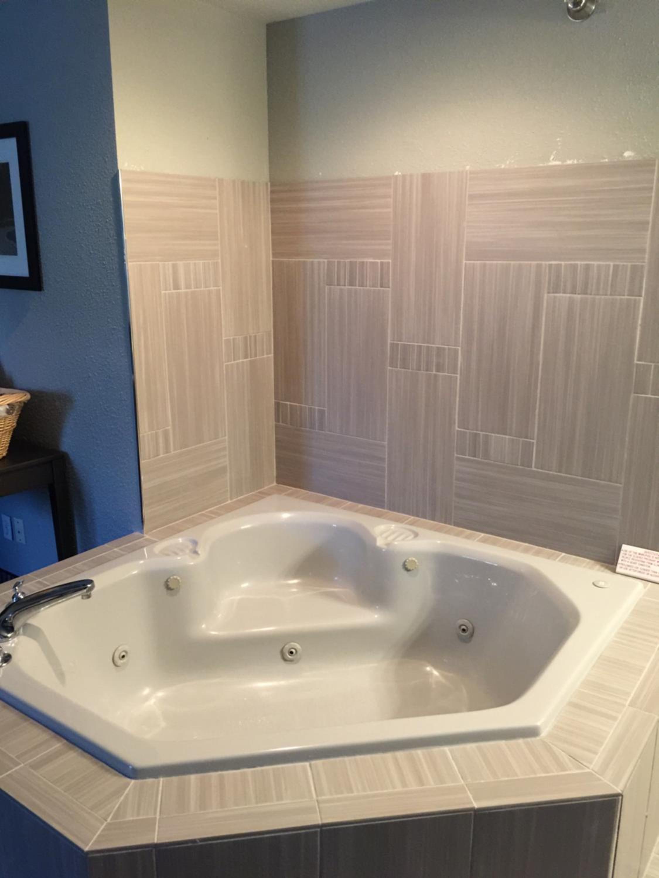 Deluxe King Studio Suite - Non-Smoking