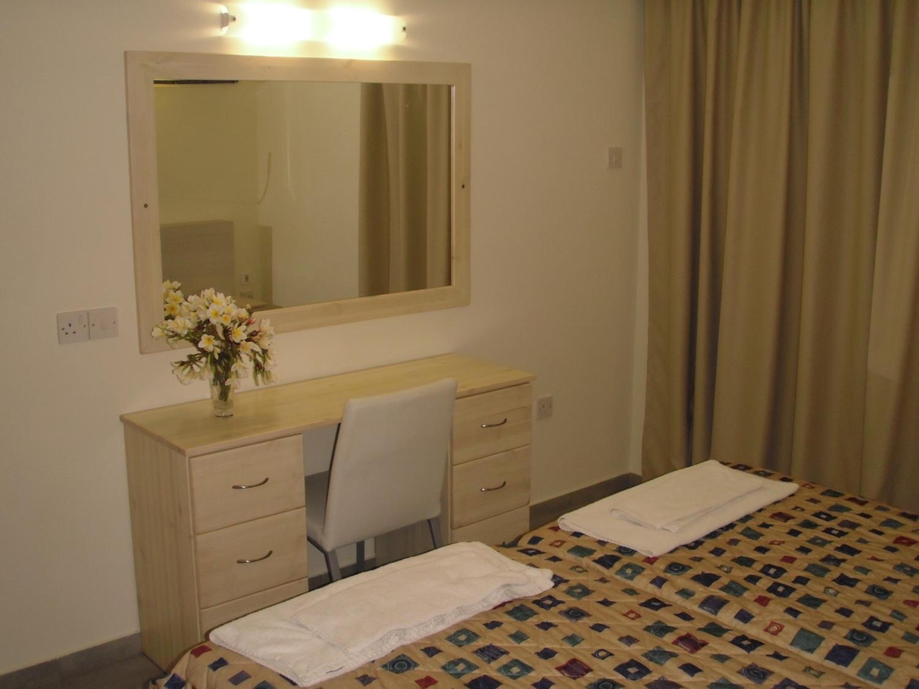 Deluxe One-Bedroom Apartment