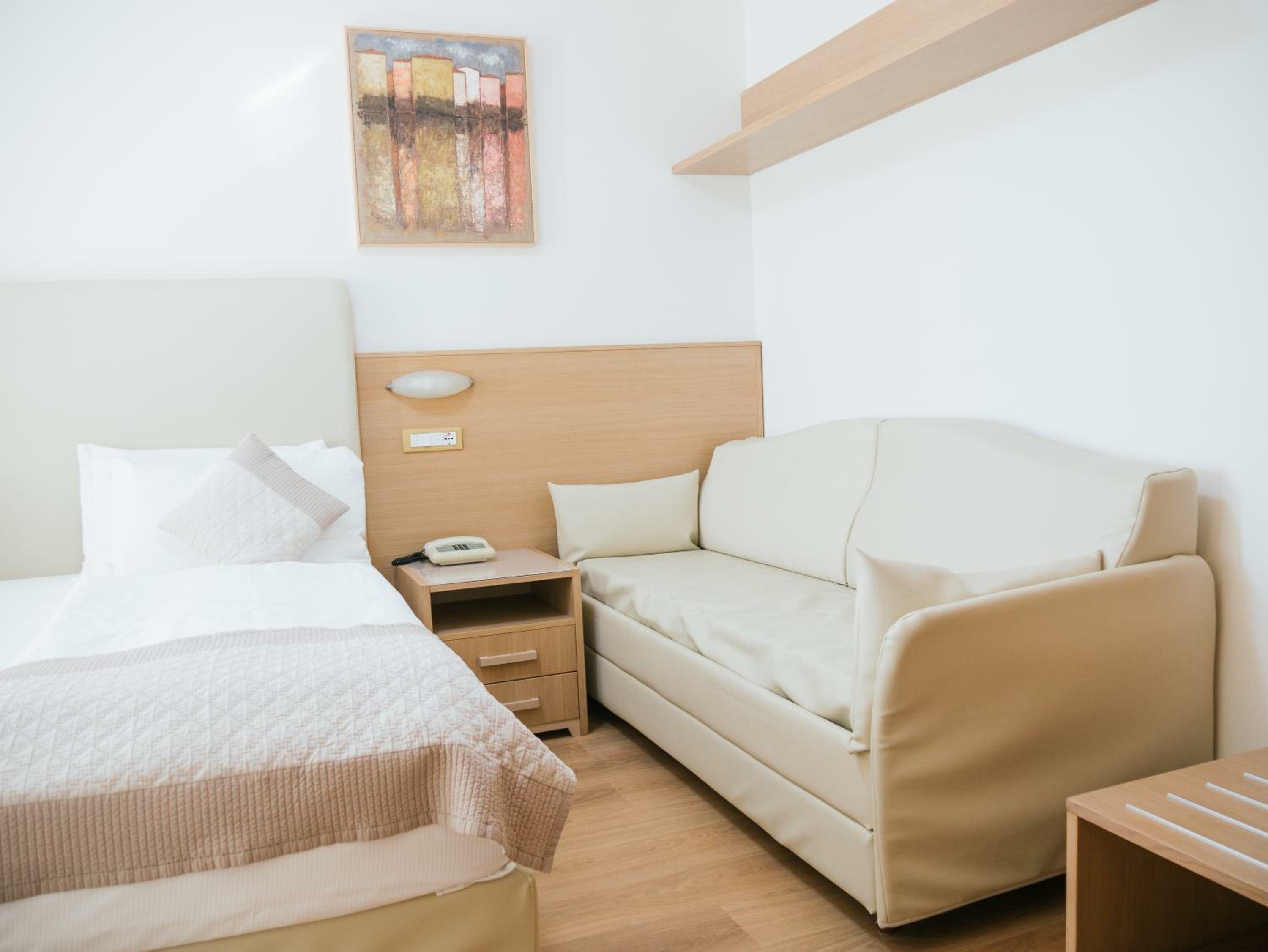 Deluxe Double Room with Side Sea View