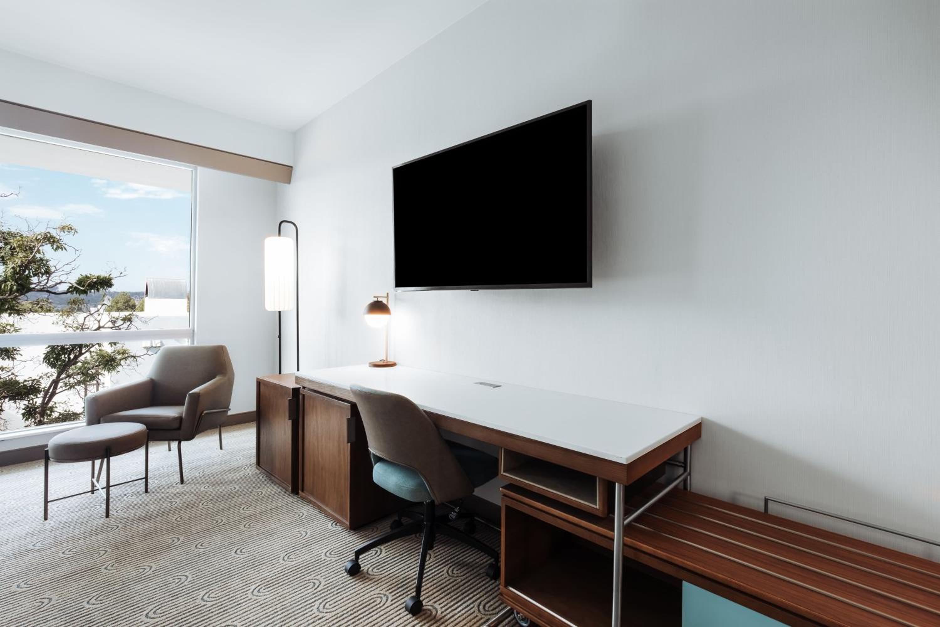 Queen Room With Two Queen Beds and City View - Hearing Accessible
