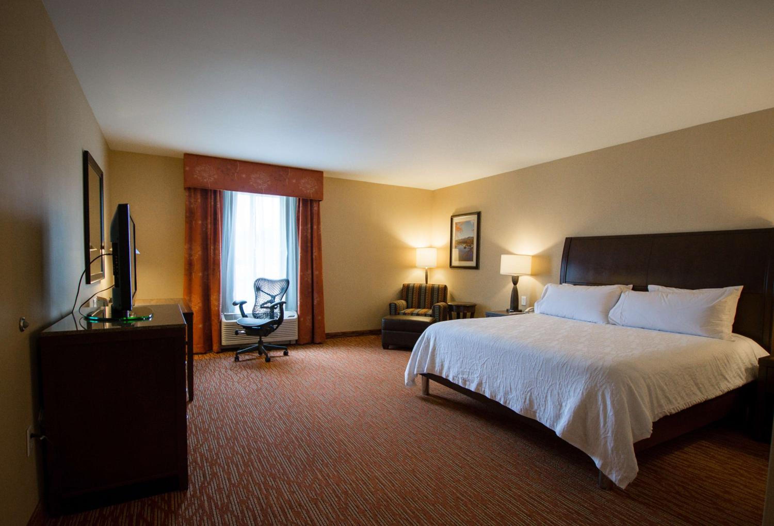 King Room with Roll-In Shower - Mobility/Hearing Accessible