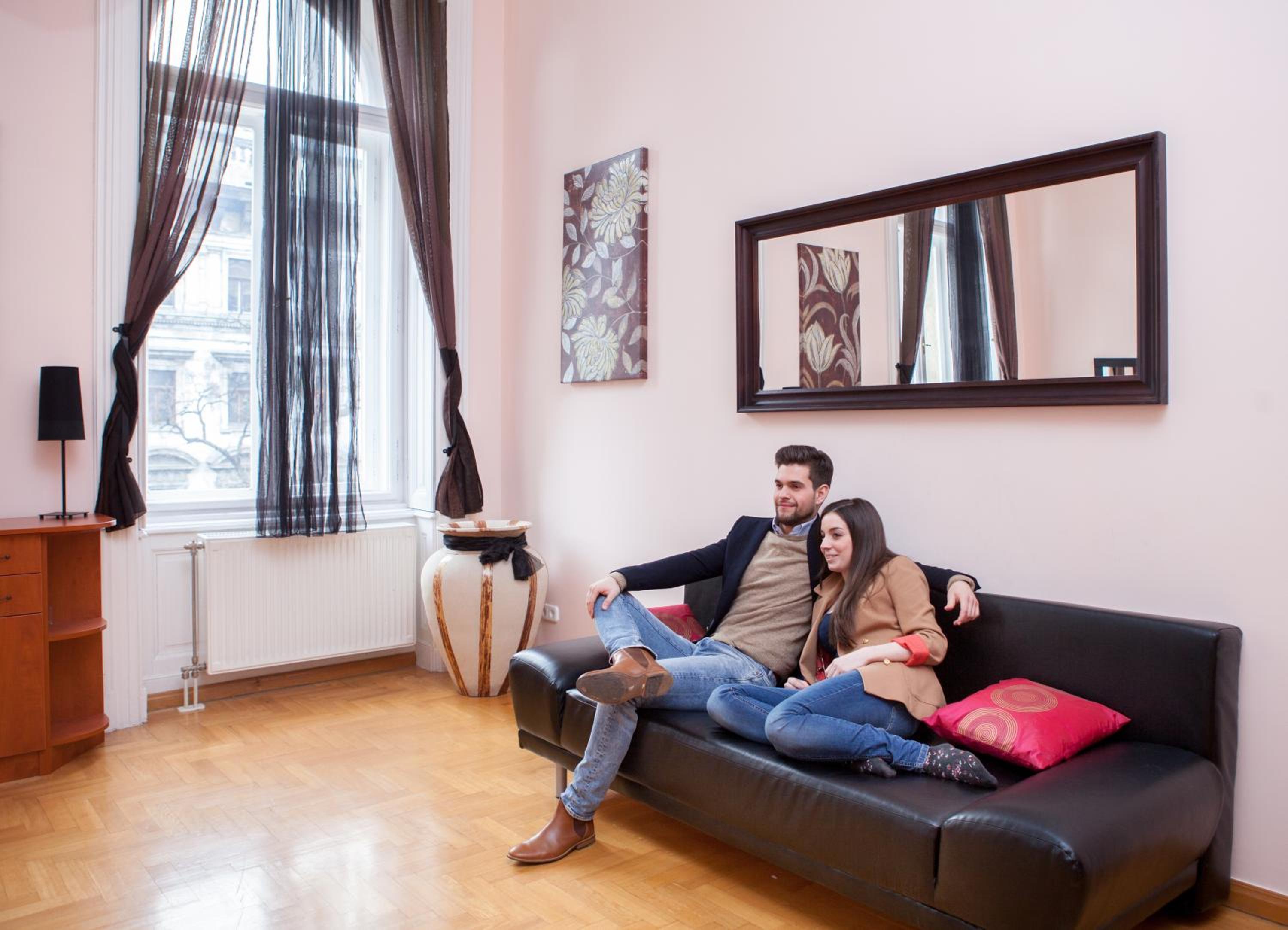 Deluxe Three-Bedroom Apartment