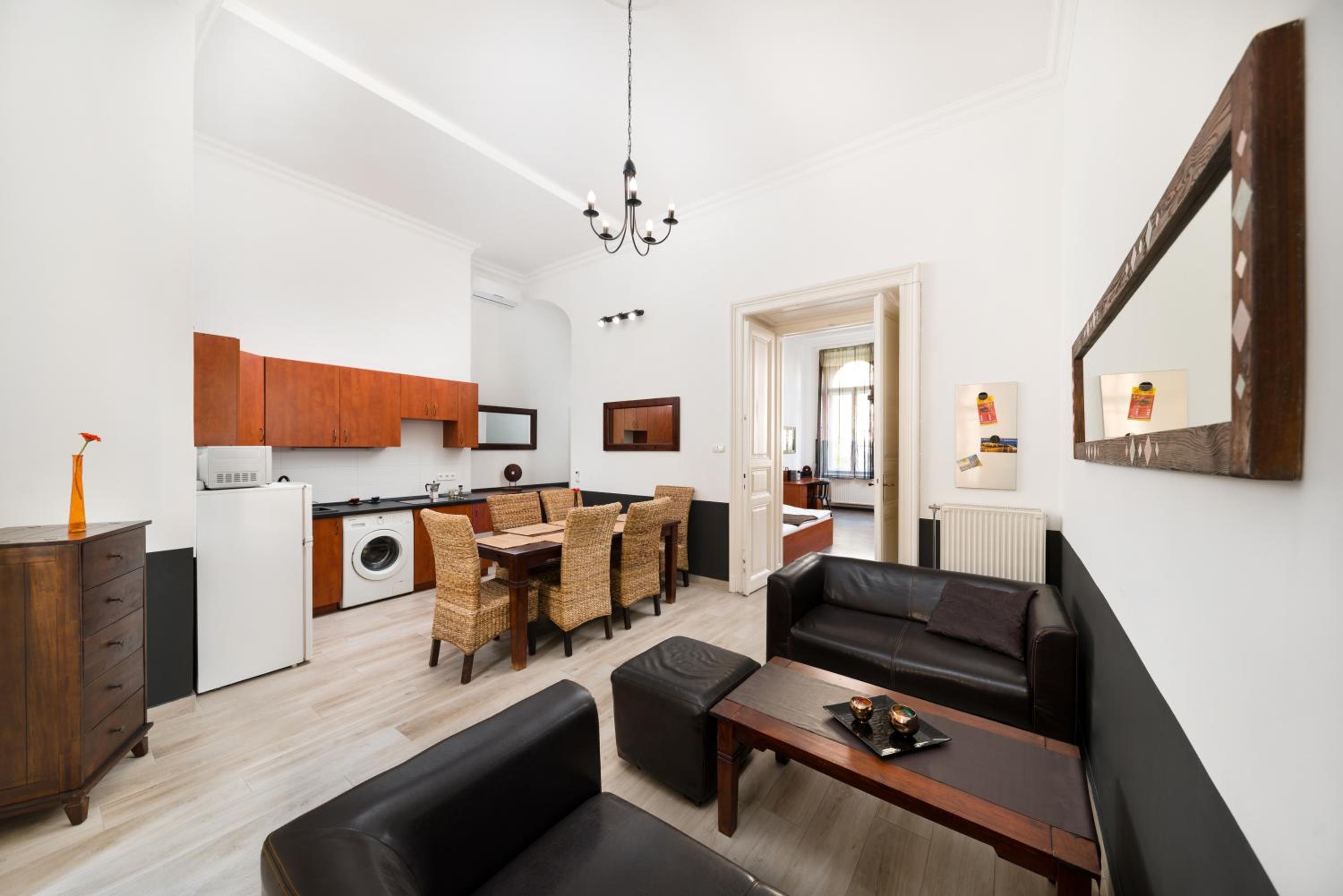 Deluxe Three-Bedroom Apartment