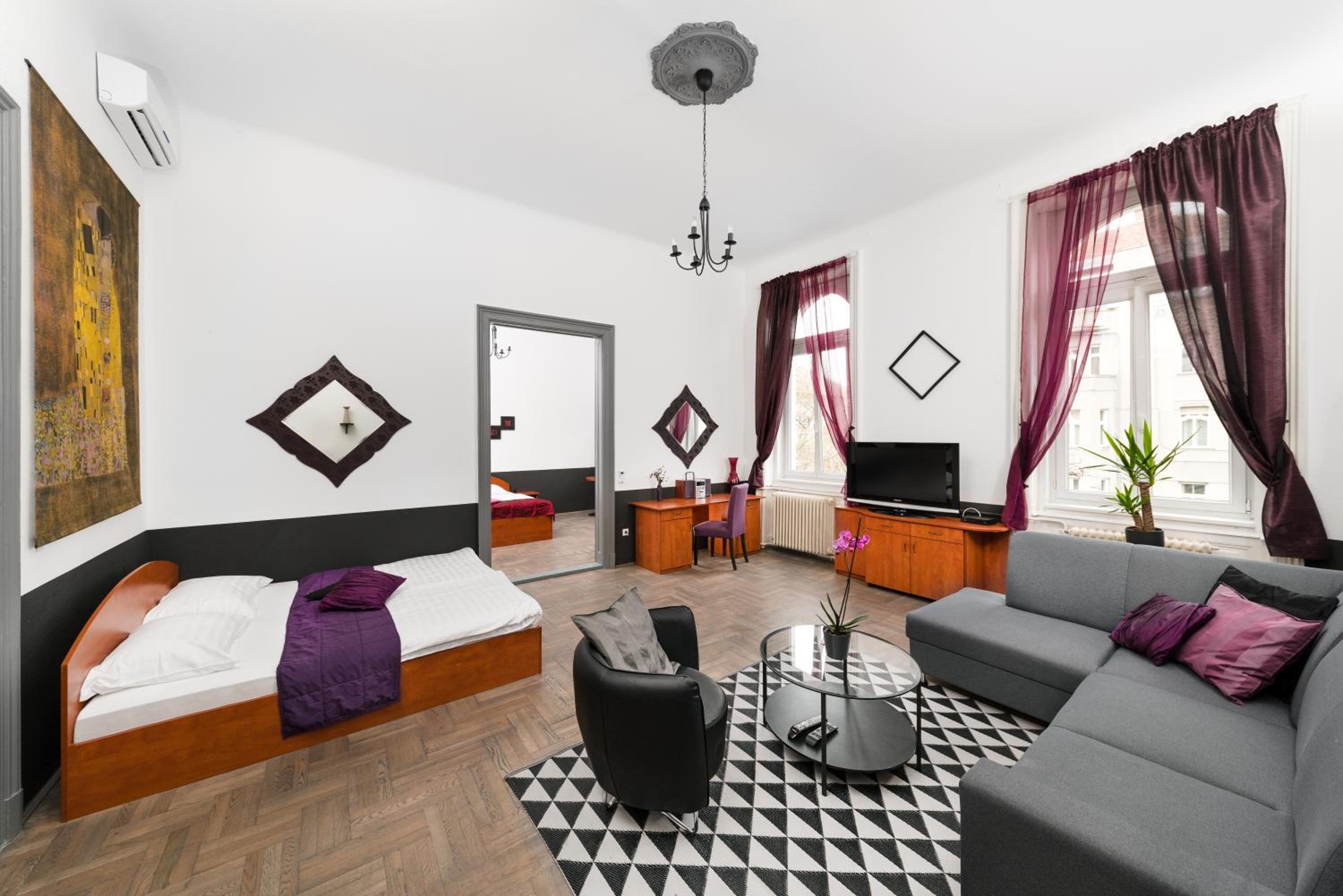 Deluxe Three-Bedroom Apartment