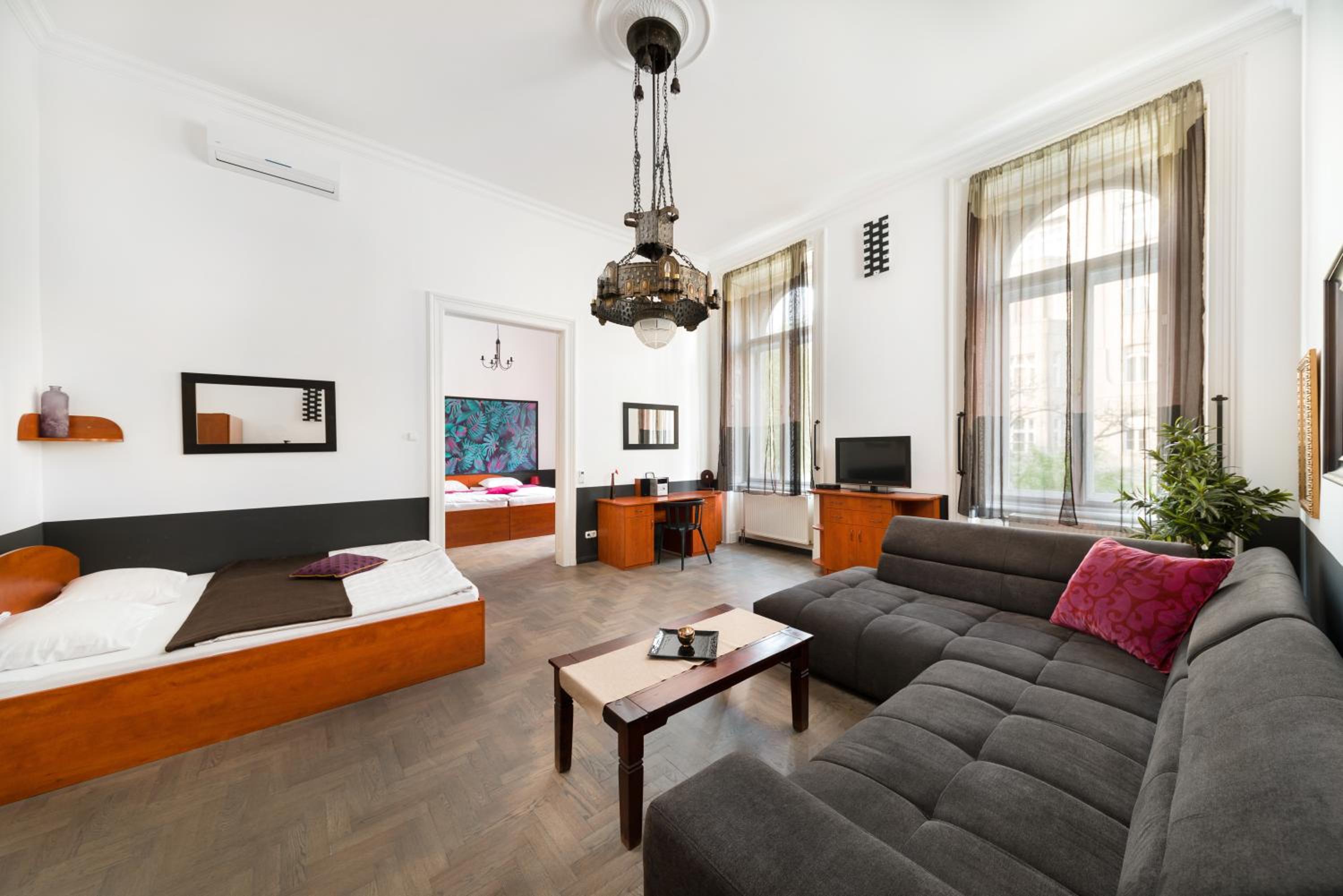 Deluxe Three-Bedroom Apartment
