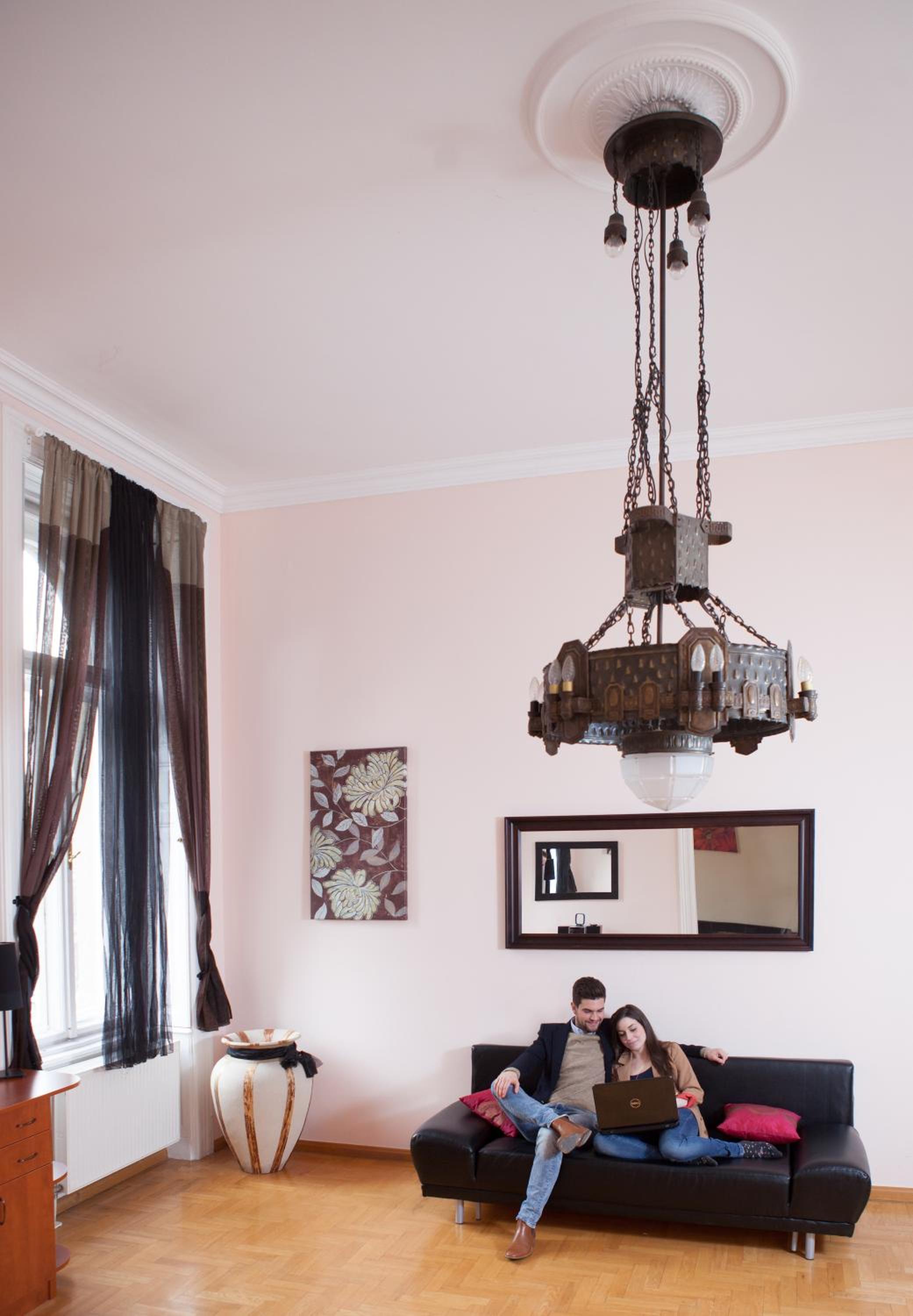 Deluxe Three-Bedroom Apartment