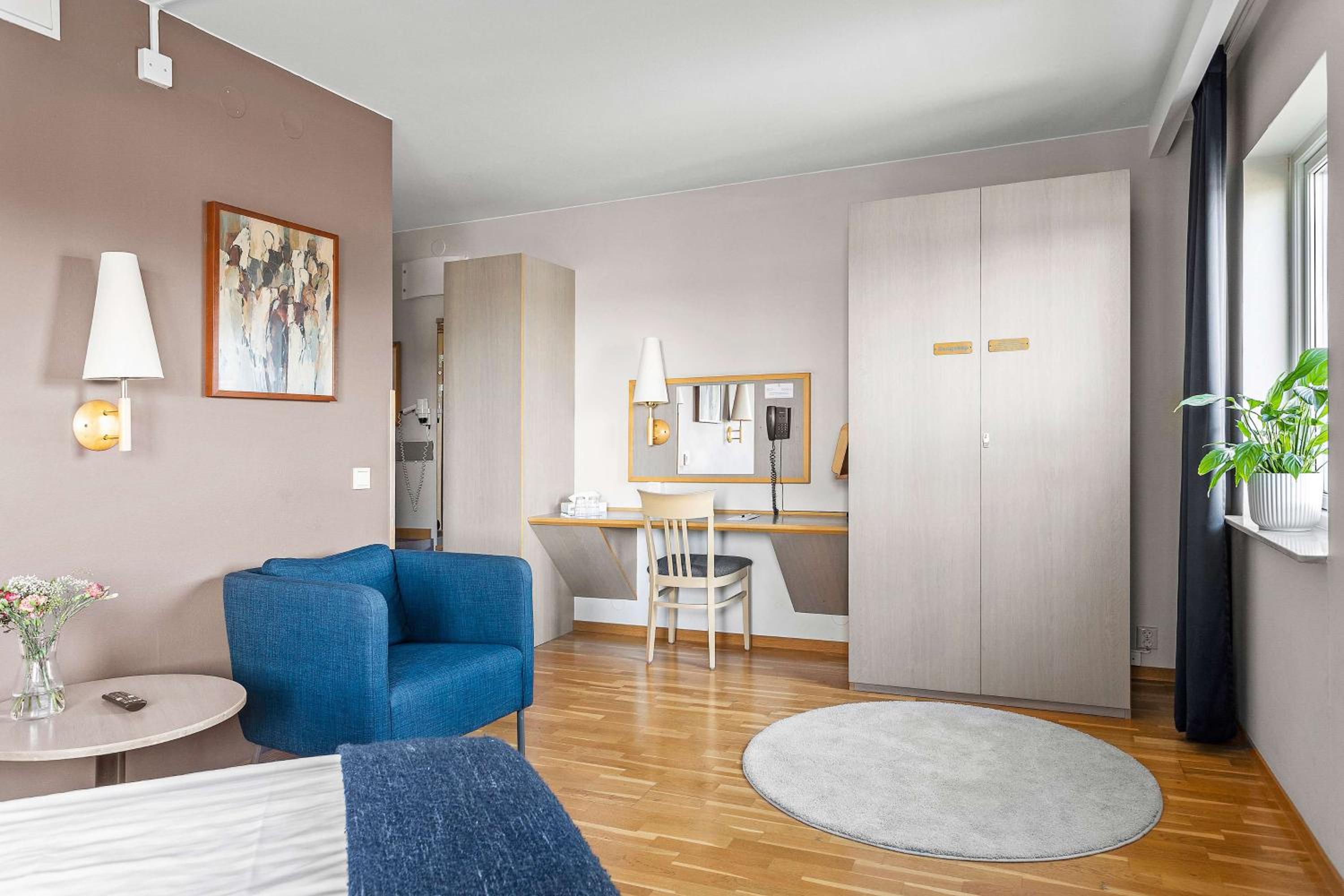 Double Room (55 in bed)