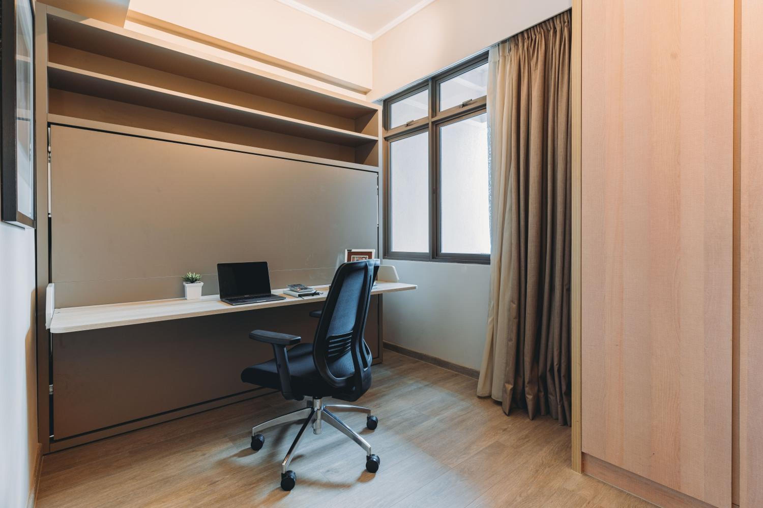 Deluxe Three-Bedroom Apartment