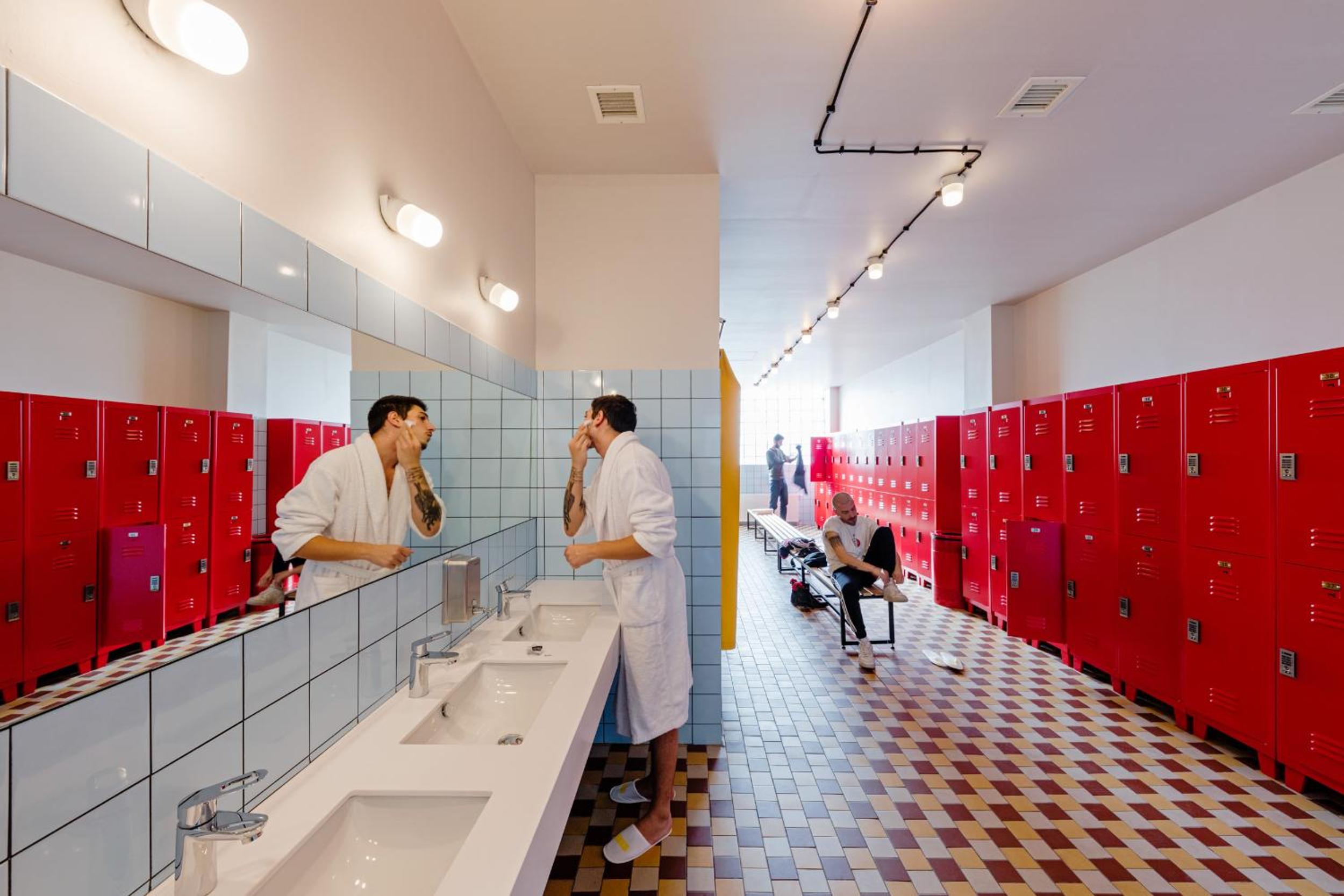  Bed in a 12 Mixed Dormitory Room
