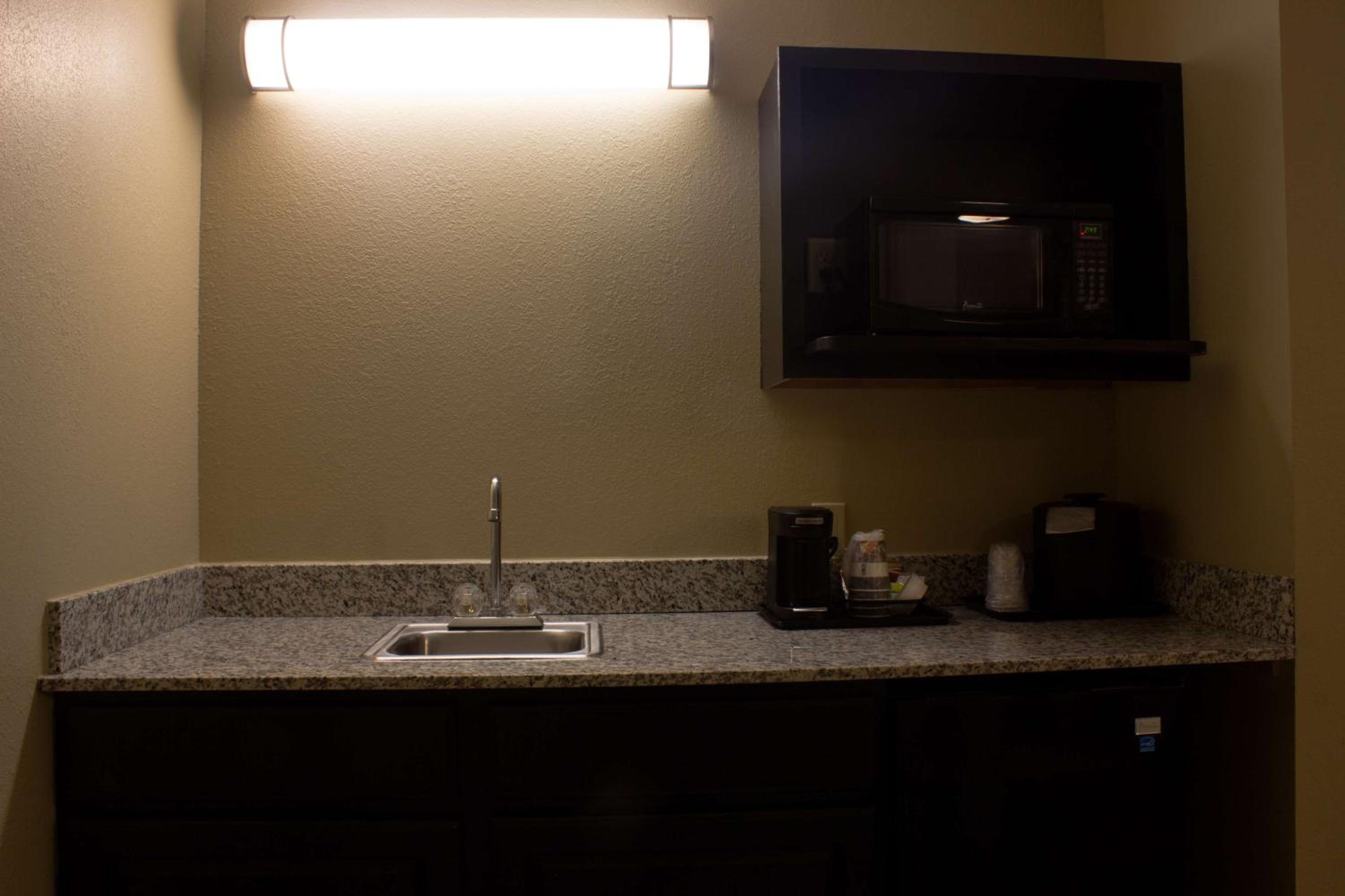 King Suite with wet bar