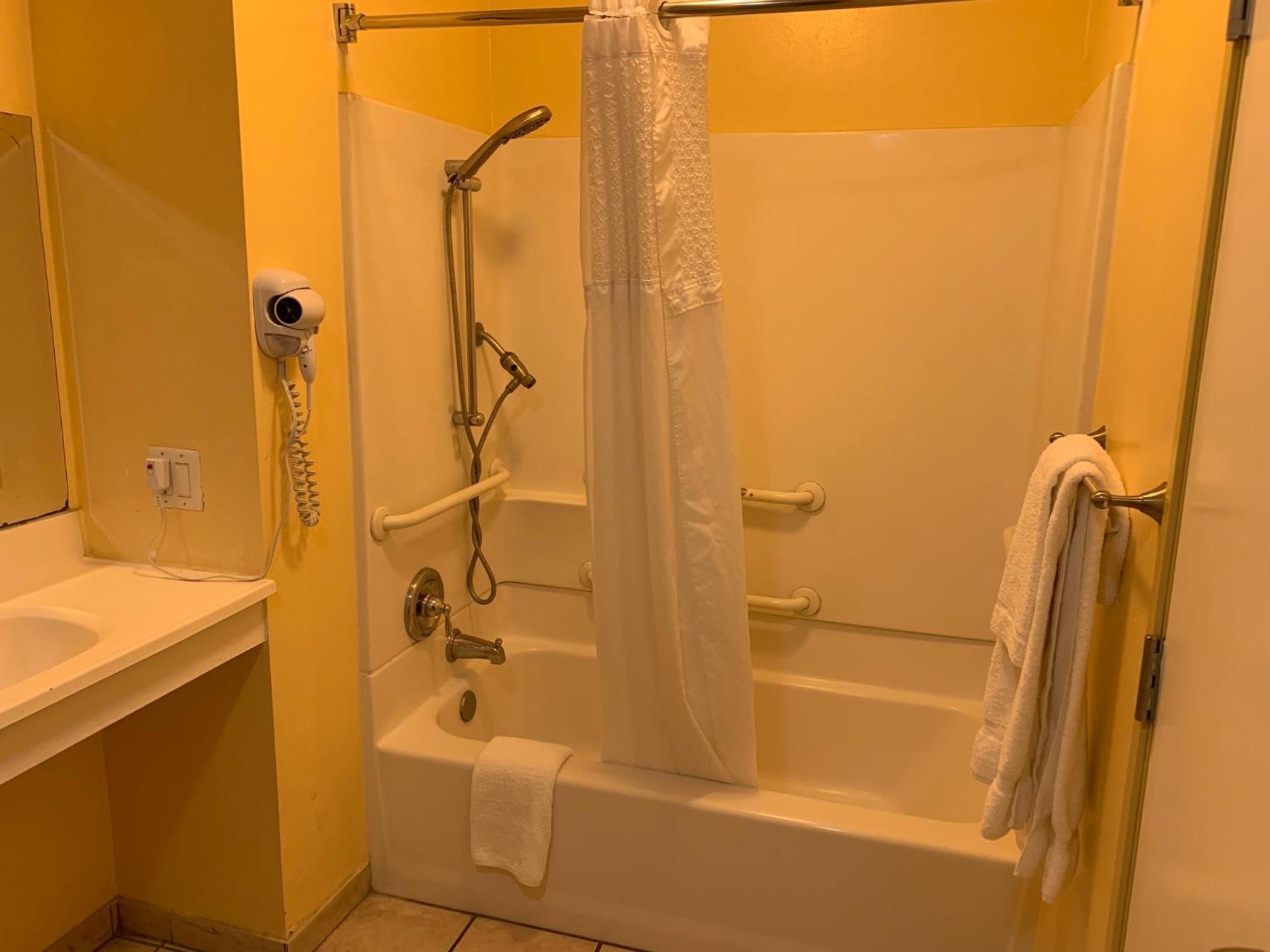Queen Room - Disability Access